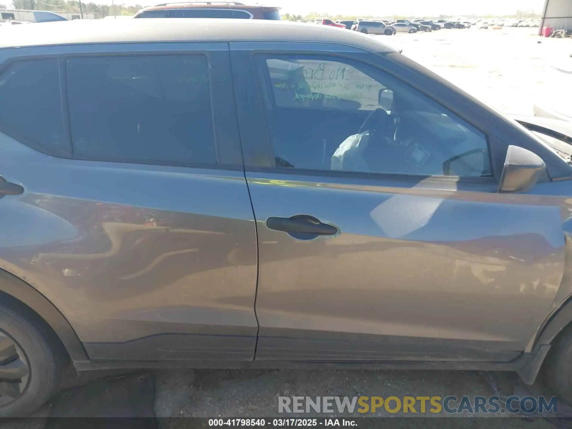 13 Photograph of a damaged car 3N1CP5BV8ML564912 NISSAN KICKS 2021