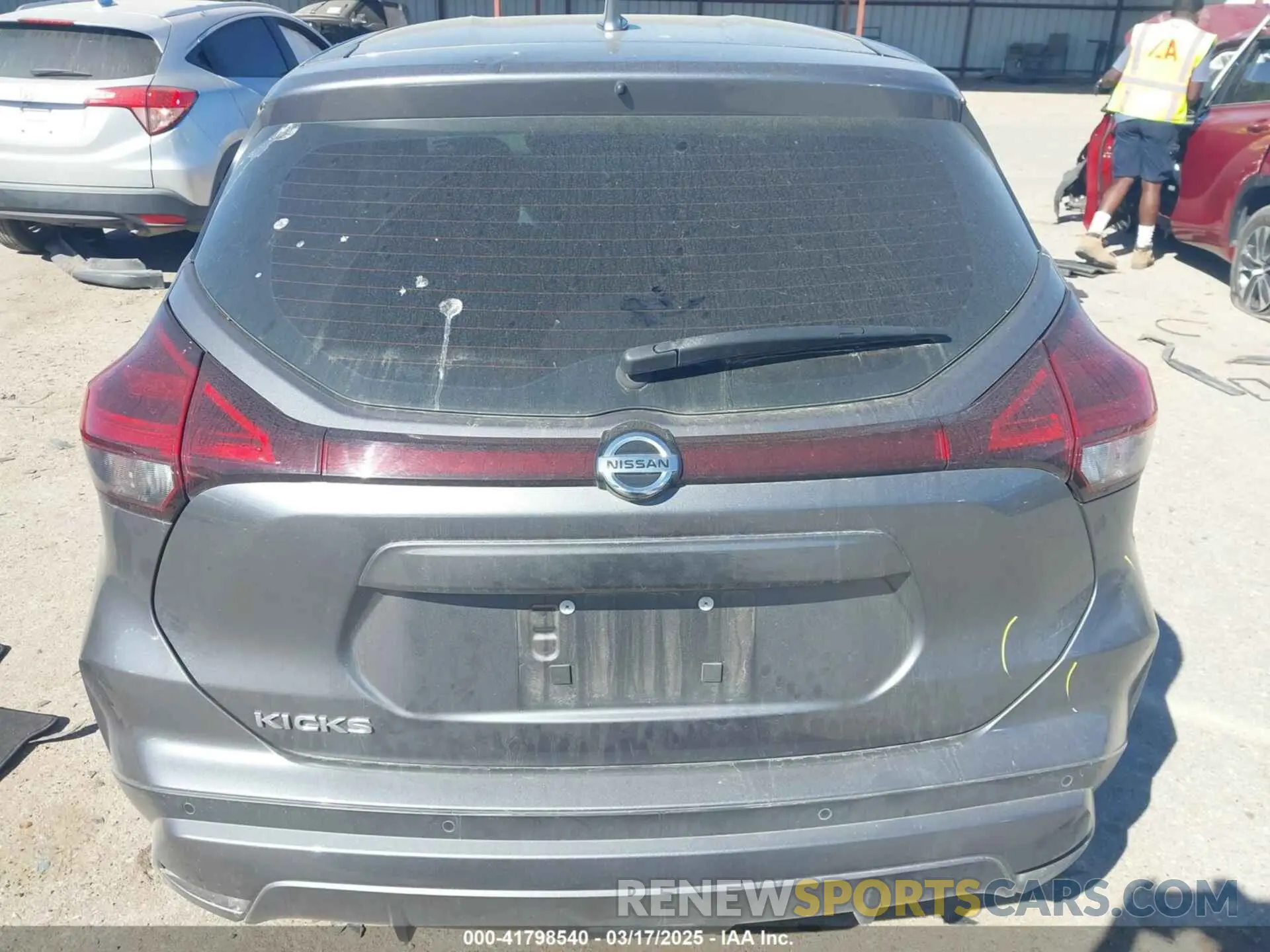 16 Photograph of a damaged car 3N1CP5BV8ML564912 NISSAN KICKS 2021