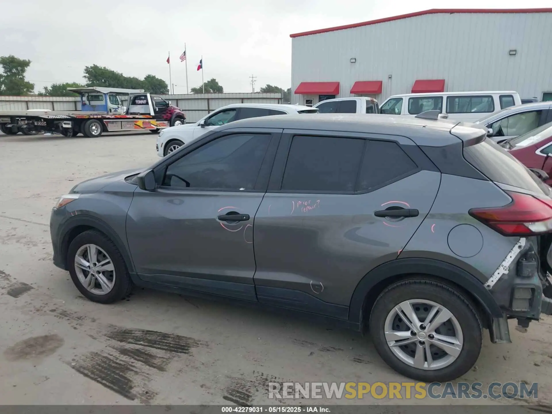 14 Photograph of a damaged car 3N1CP5BV9ML469095 NISSAN KICKS 2021