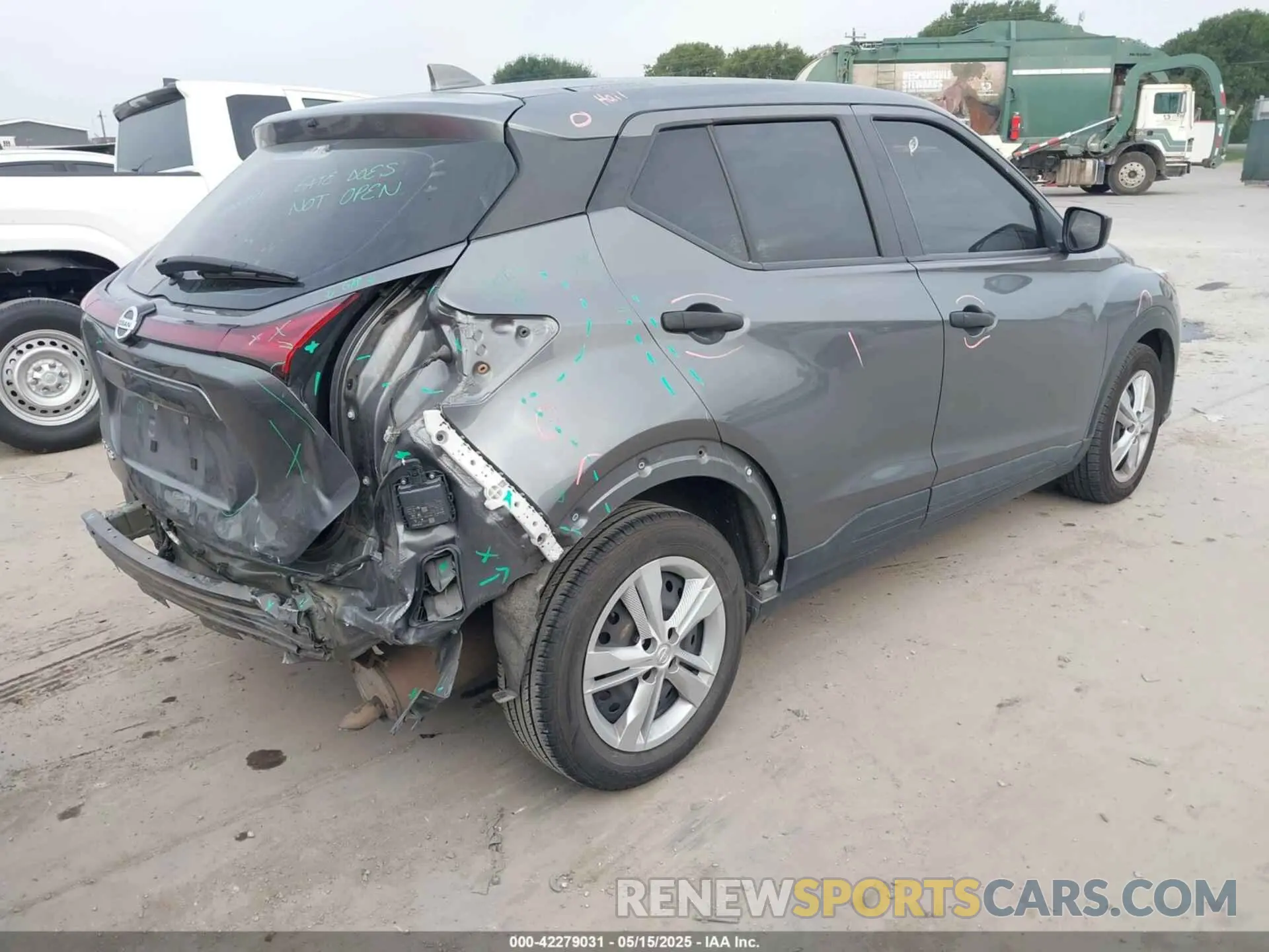 4 Photograph of a damaged car 3N1CP5BV9ML469095 NISSAN KICKS 2021