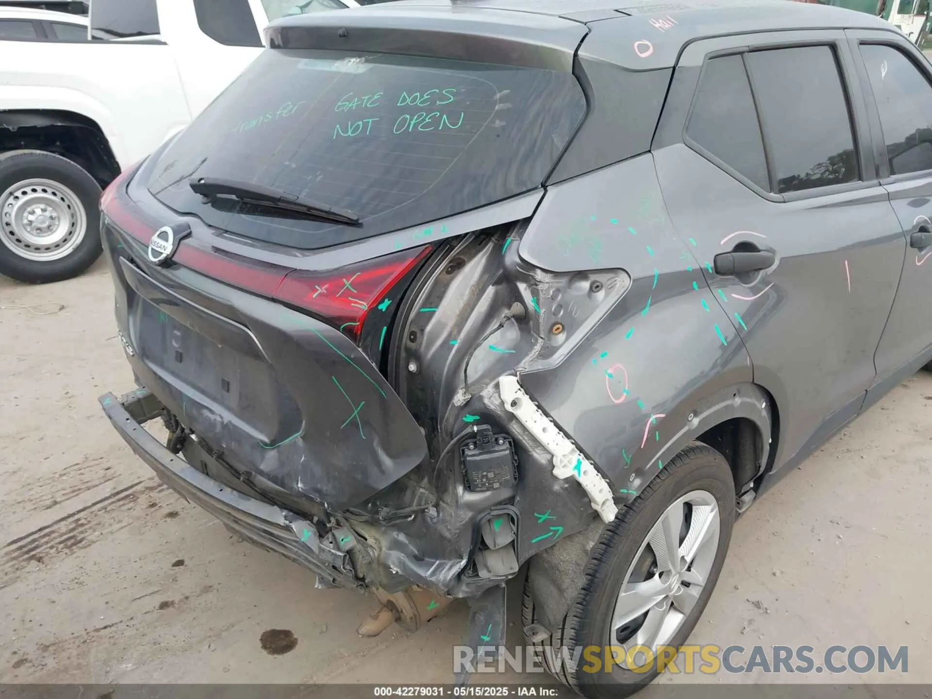 6 Photograph of a damaged car 3N1CP5BV9ML469095 NISSAN KICKS 2021