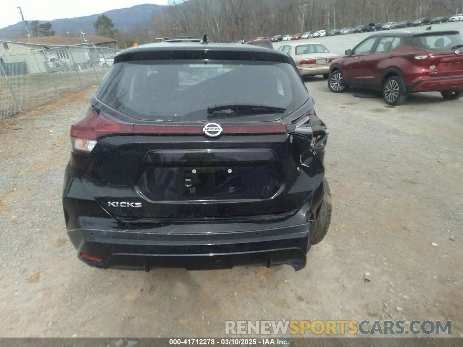17 Photograph of a damaged car 3N1CP5BV9ML500720 NISSAN KICKS 2021