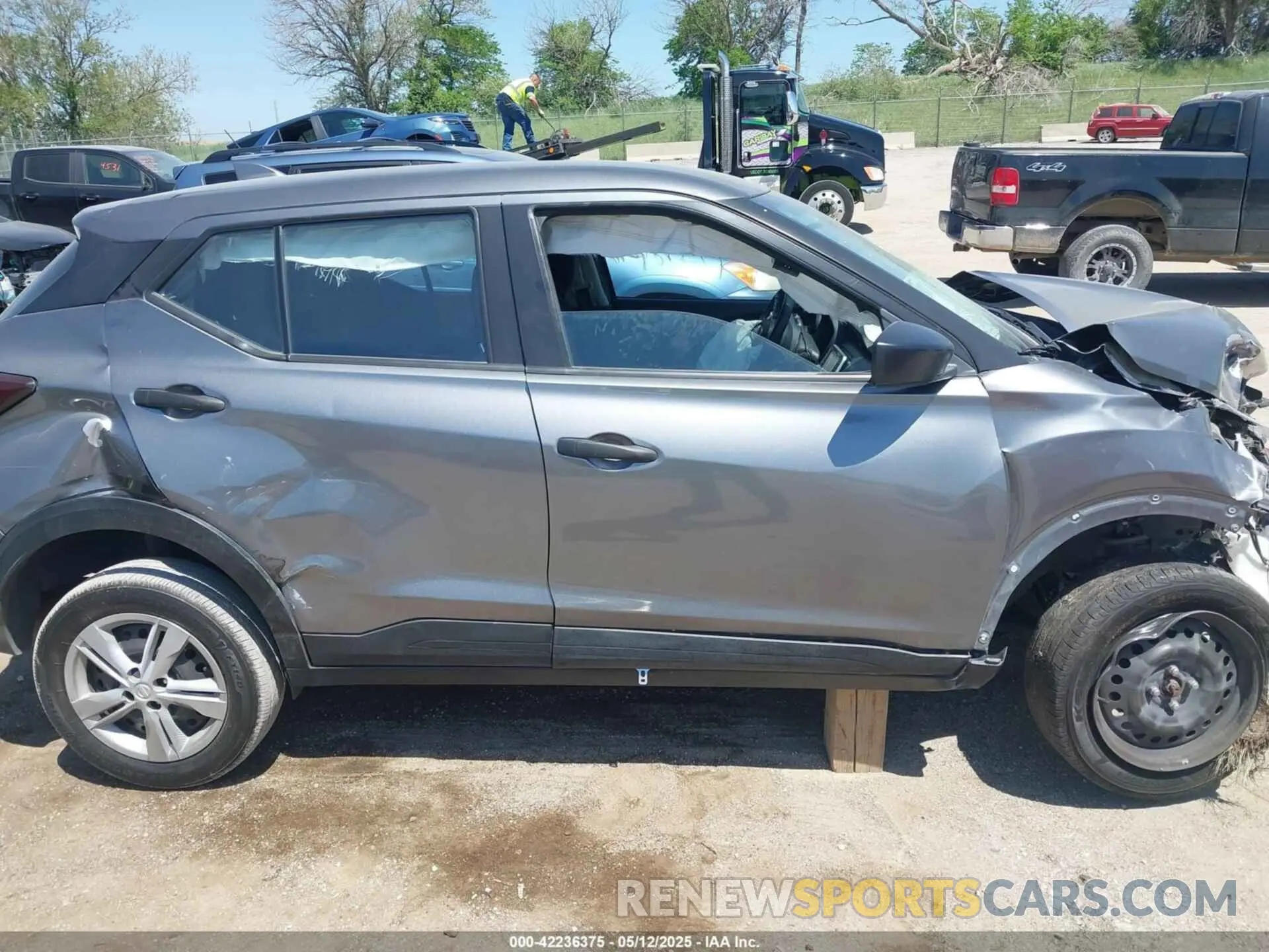 12 Photograph of a damaged car 3N1CP5BV9ML531000 NISSAN KICKS 2021
