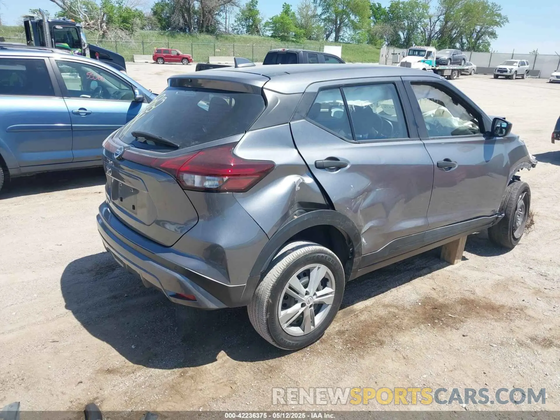 4 Photograph of a damaged car 3N1CP5BV9ML531000 NISSAN KICKS 2021