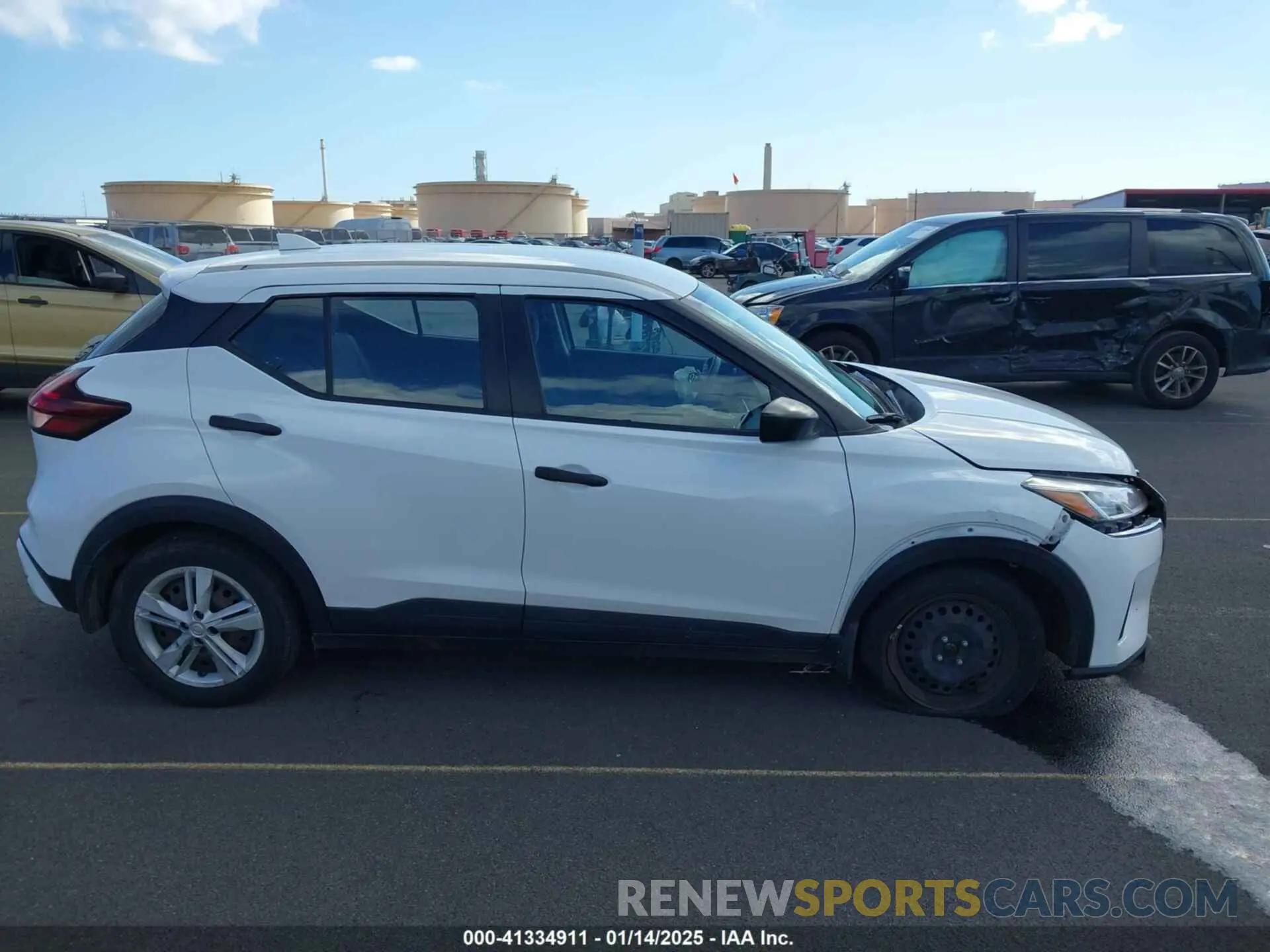 14 Photograph of a damaged car 3N1CP5BV9ML542188 NISSAN KICKS 2021