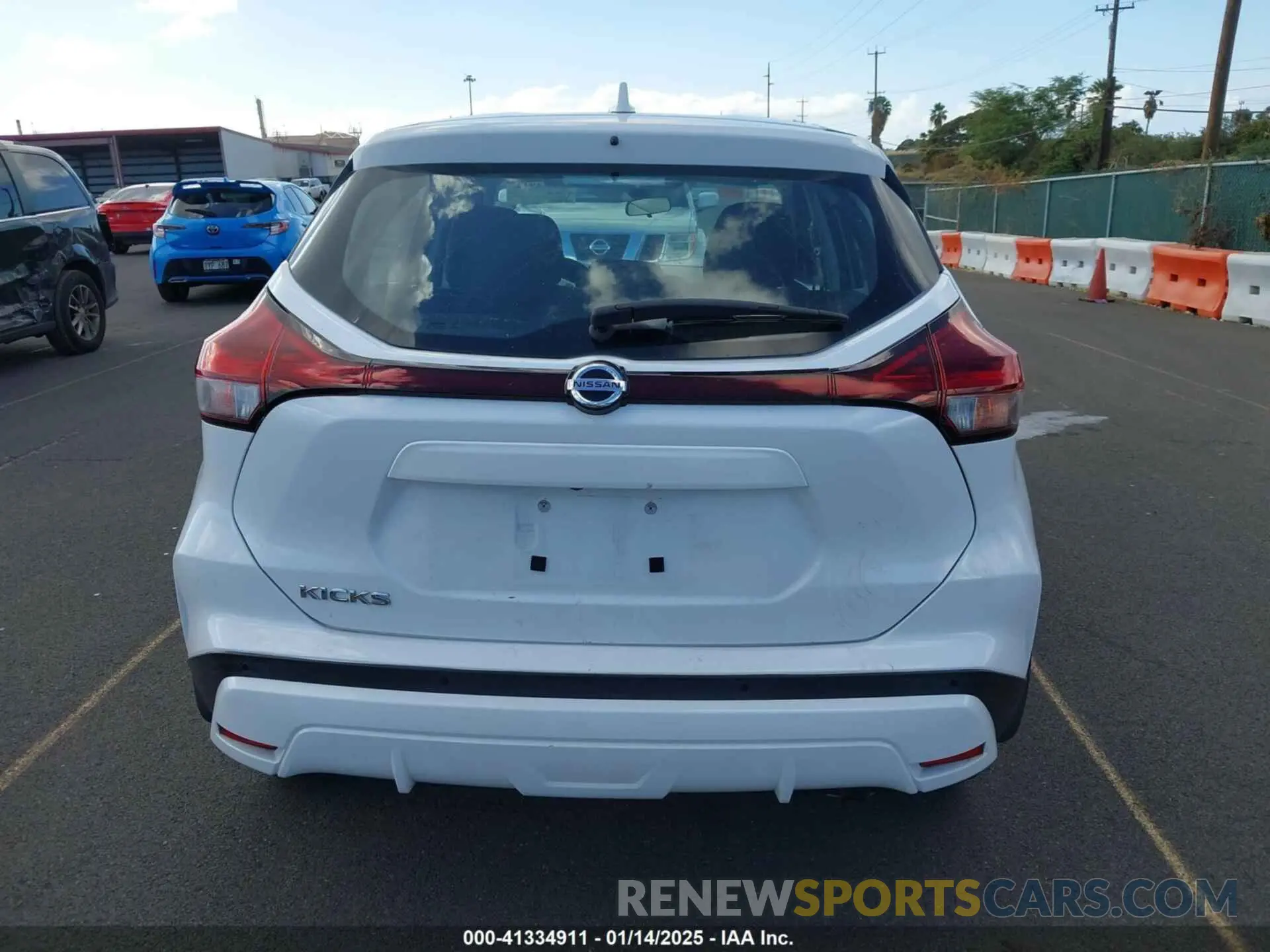 17 Photograph of a damaged car 3N1CP5BV9ML542188 NISSAN KICKS 2021