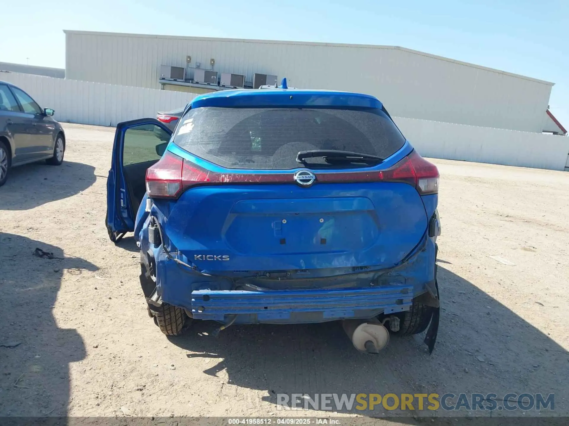 15 Photograph of a damaged car 3N1CP5BVXML519129 NISSAN KICKS 2021