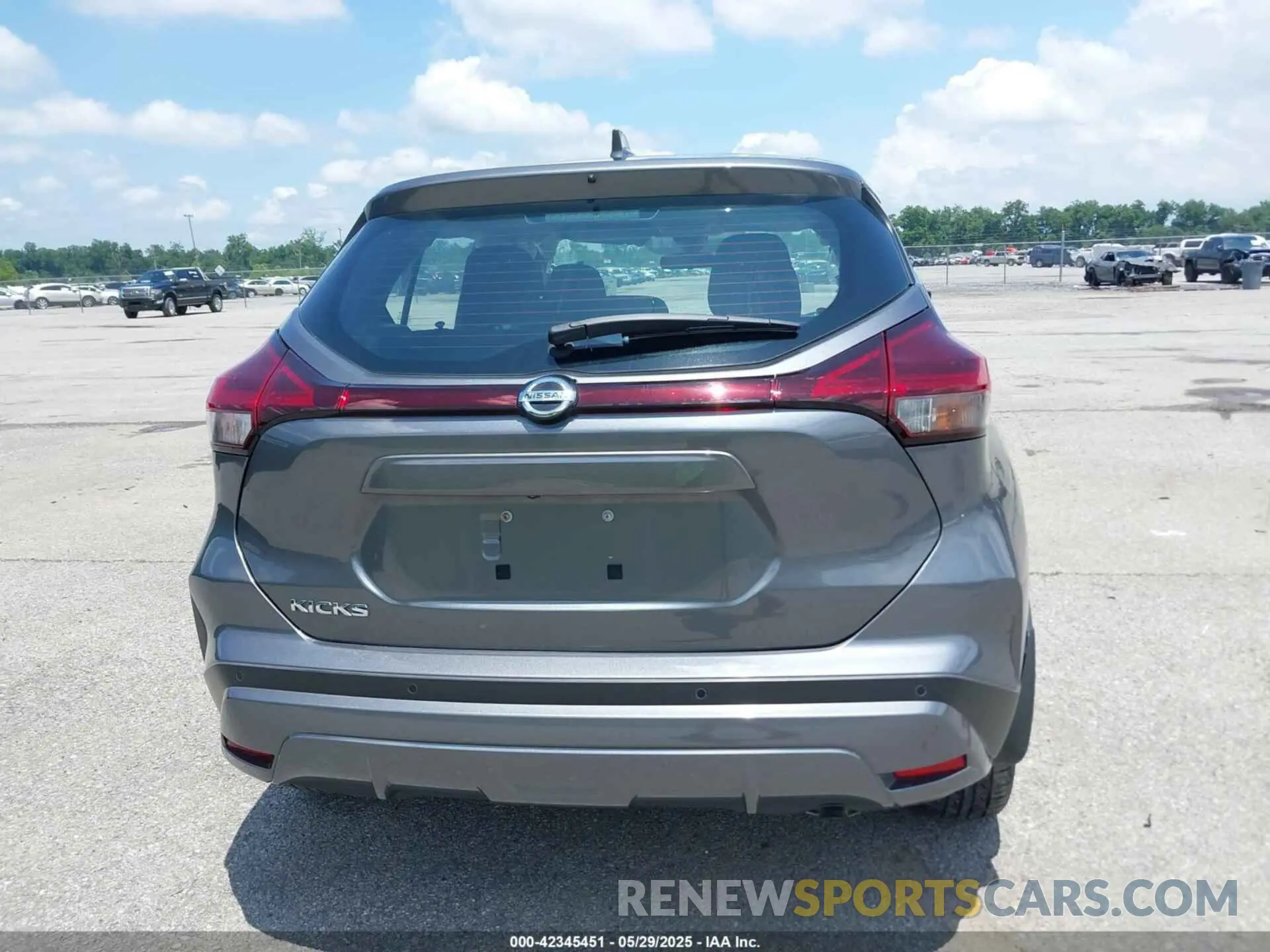 16 Photograph of a damaged car 3N1CP5BVXML544855 NISSAN KICKS 2021