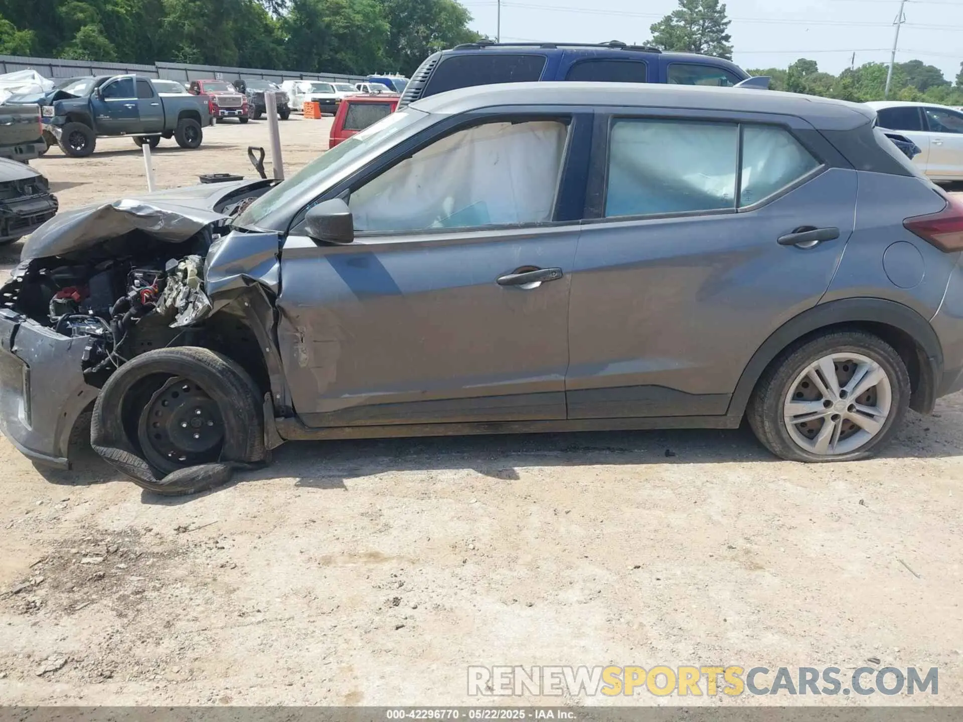 13 Photograph of a damaged car 3N1CP5BVXML551059 NISSAN KICKS 2021