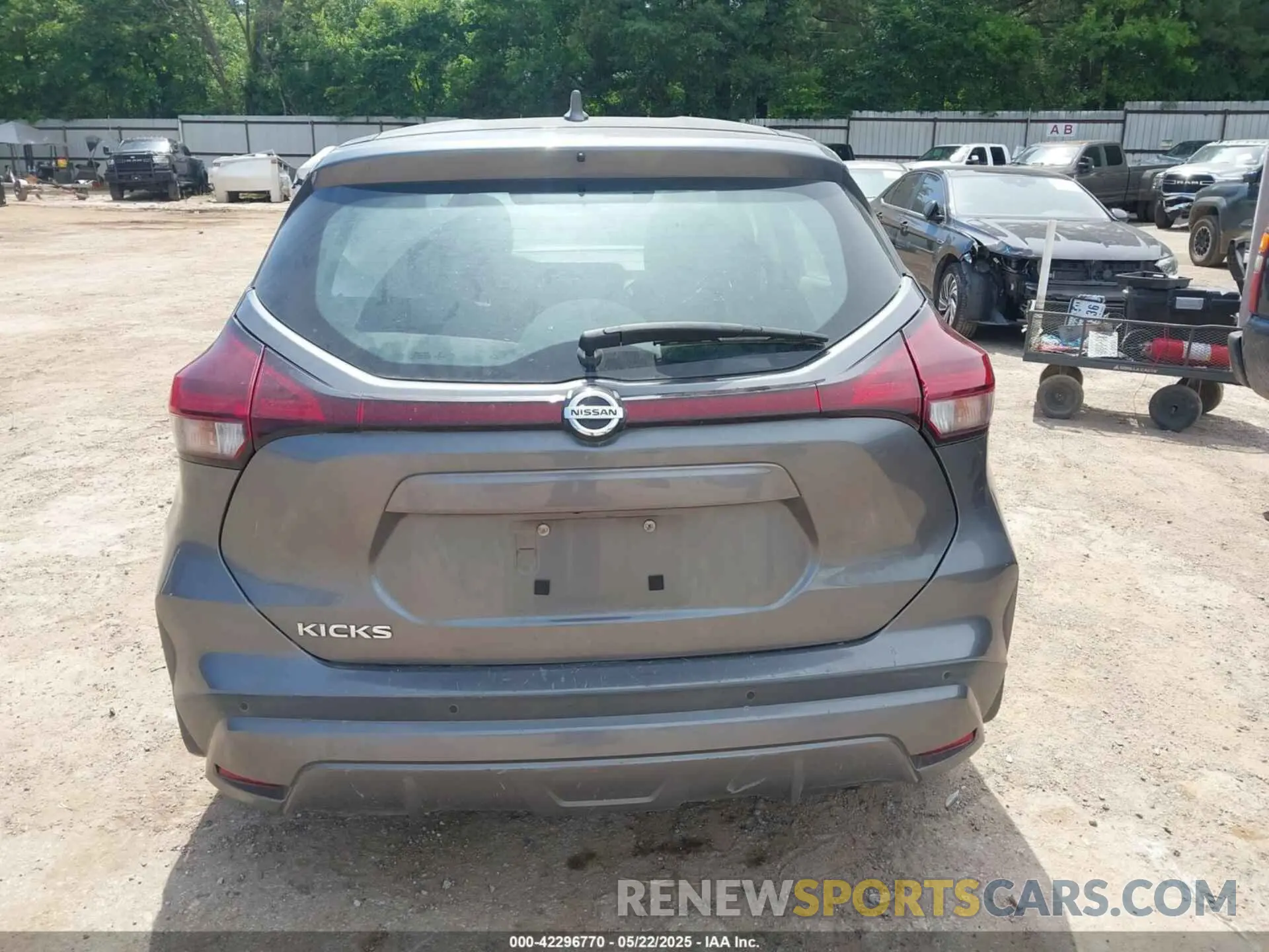15 Photograph of a damaged car 3N1CP5BVXML551059 NISSAN KICKS 2021