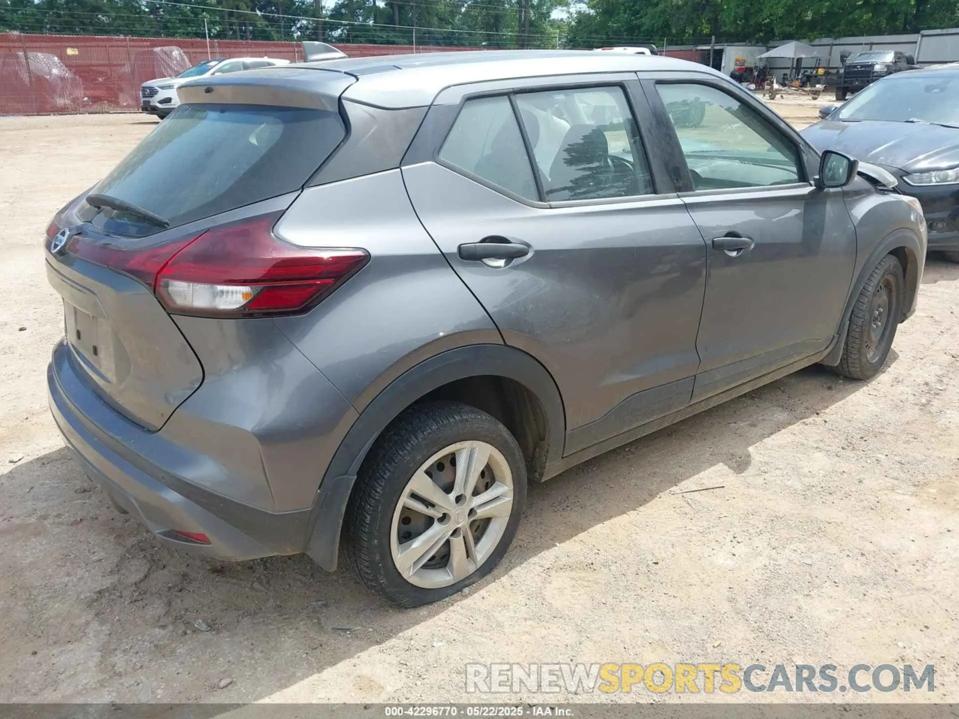 4 Photograph of a damaged car 3N1CP5BVXML551059 NISSAN KICKS 2021