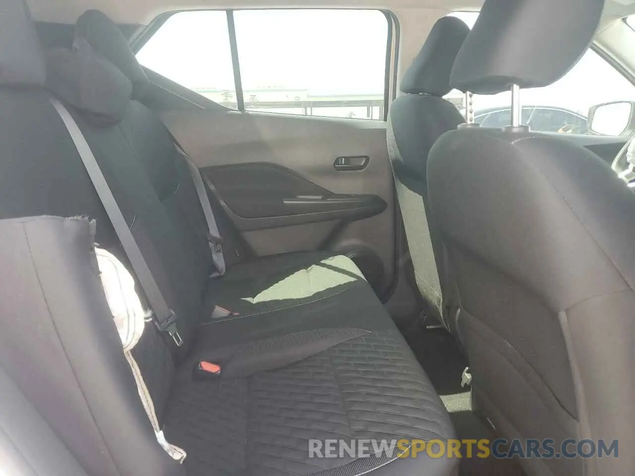 12 Photograph of a damaged car 3N1CP5BVXML565611 NISSAN KICKS 2021
