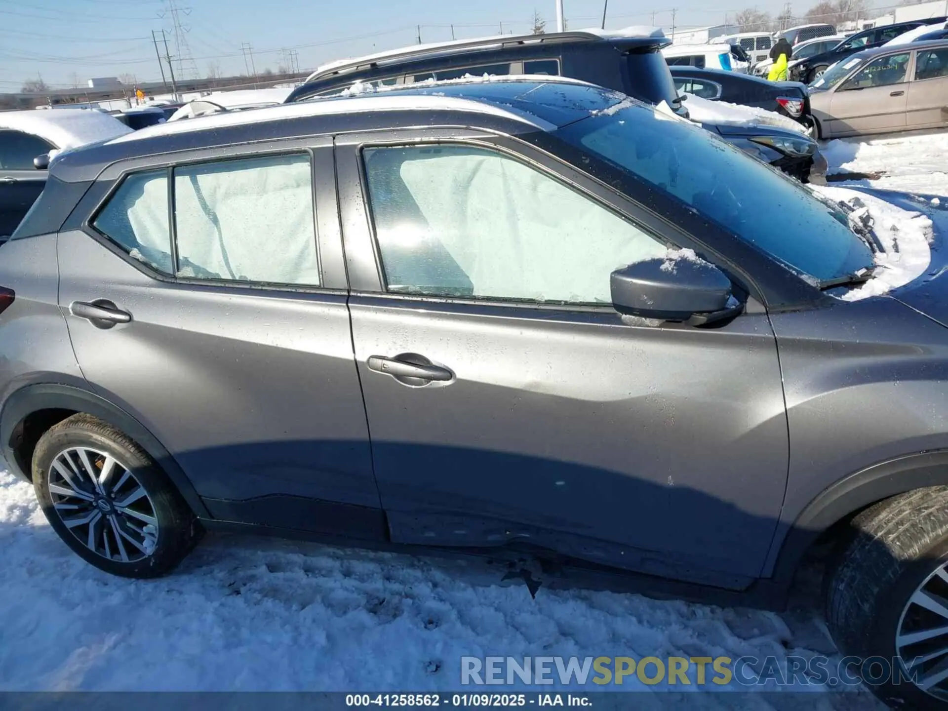 12 Photograph of a damaged car 3N1CP5CV0ML502452 NISSAN KICKS 2021