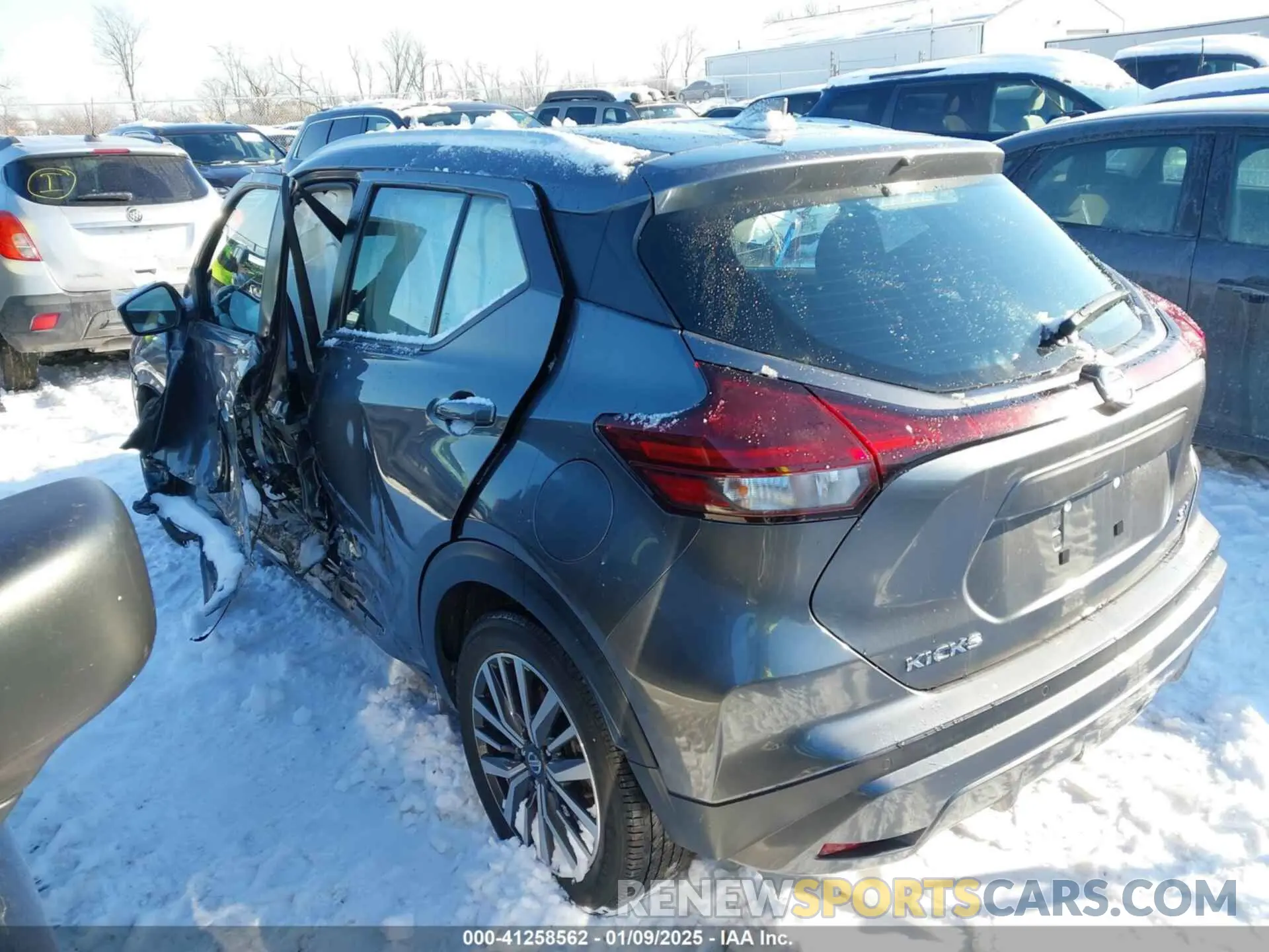 3 Photograph of a damaged car 3N1CP5CV0ML502452 NISSAN KICKS 2021