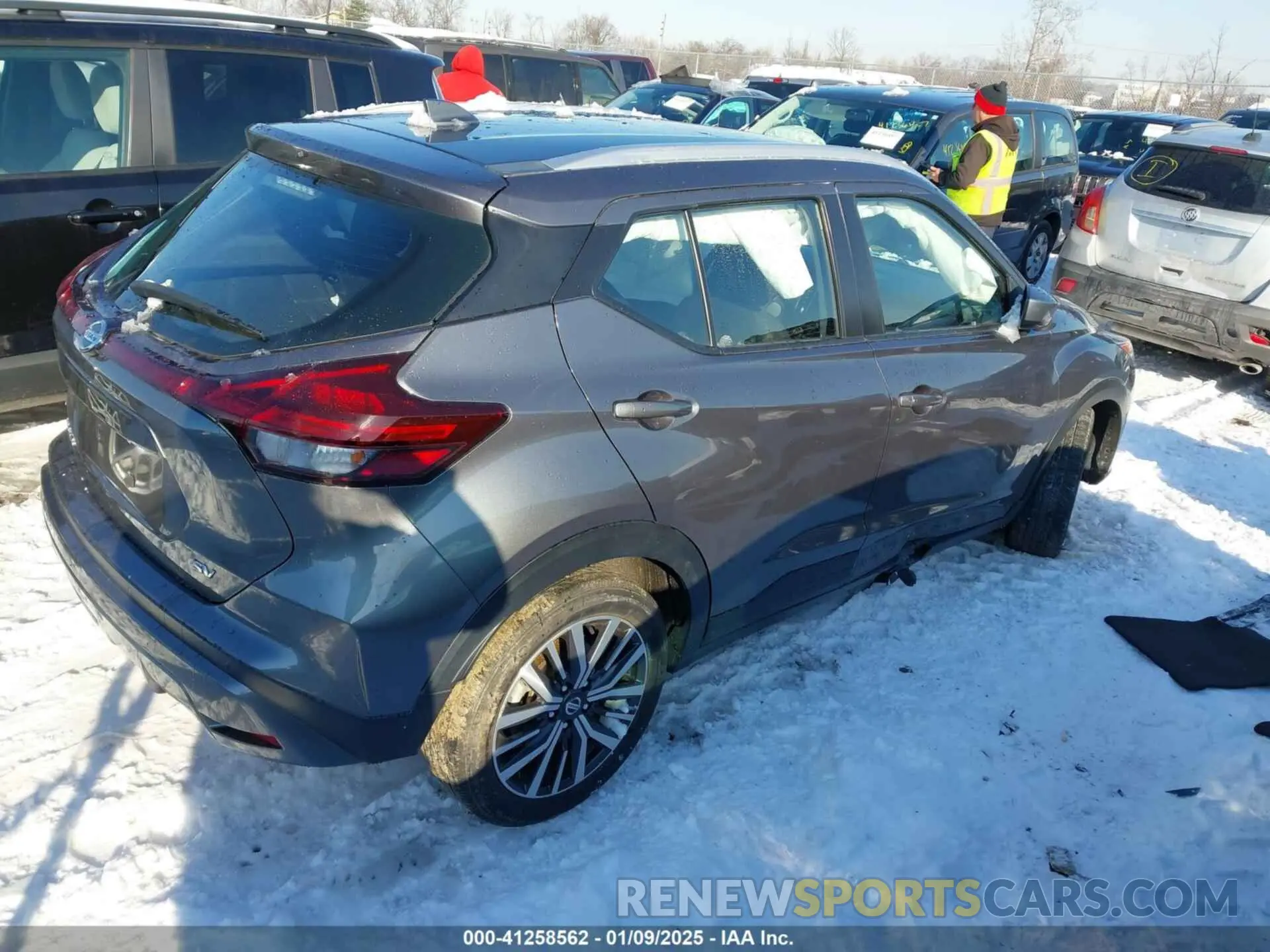 4 Photograph of a damaged car 3N1CP5CV0ML502452 NISSAN KICKS 2021