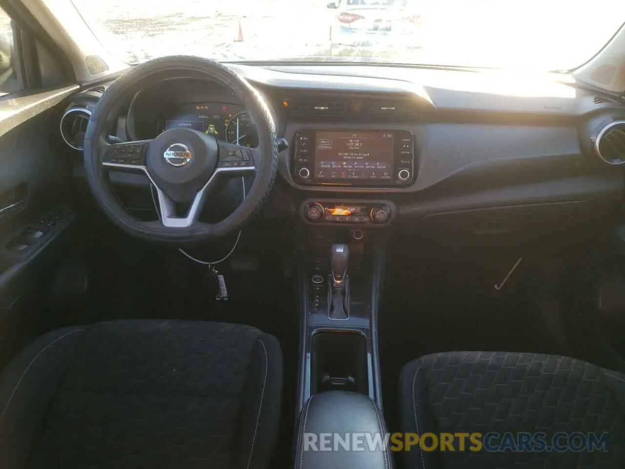 8 Photograph of a damaged car 3N1CP5CV0ML511586 NISSAN KICKS 2021
