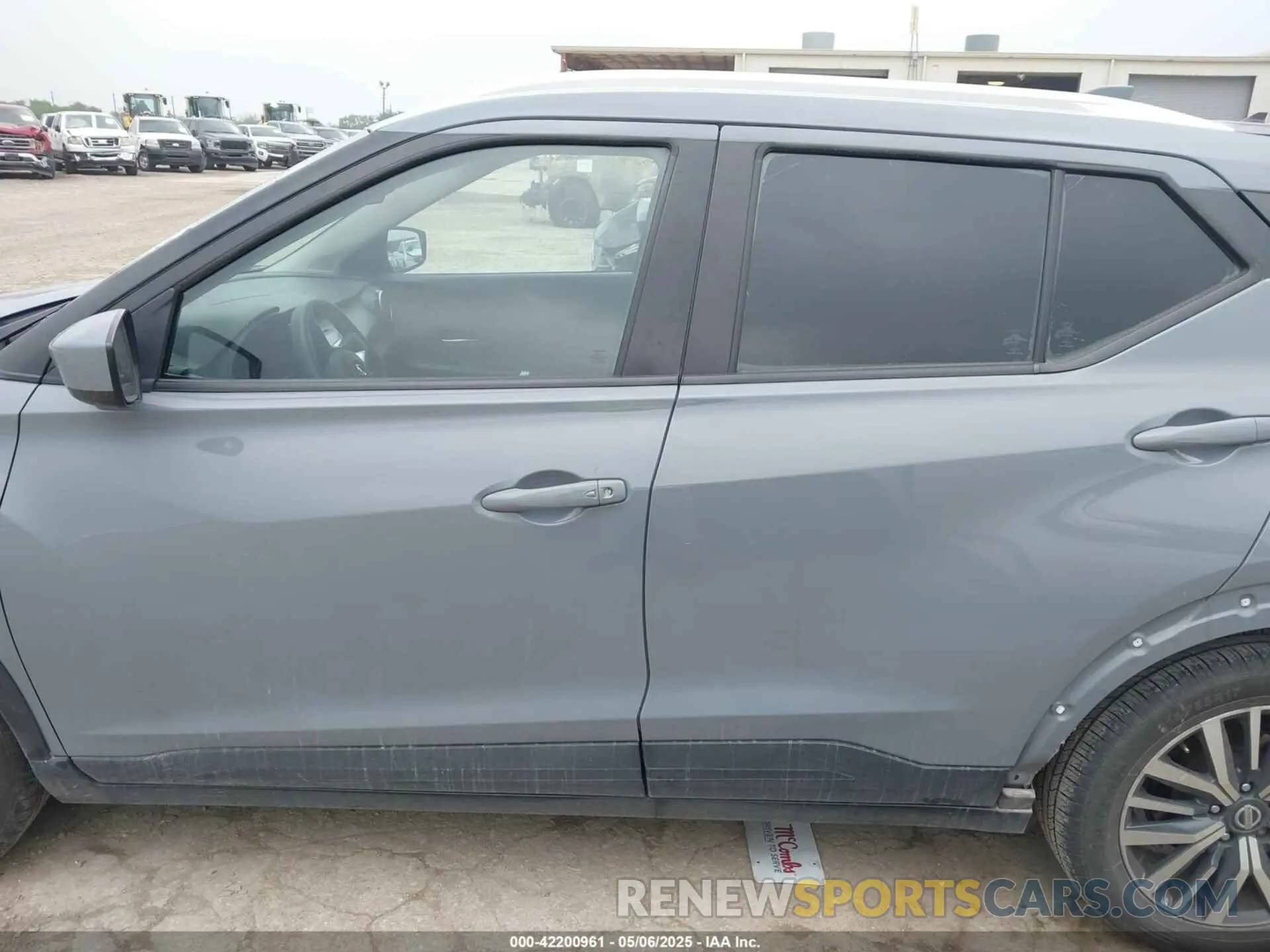 14 Photograph of a damaged car 3N1CP5CV0ML533037 NISSAN KICKS 2021