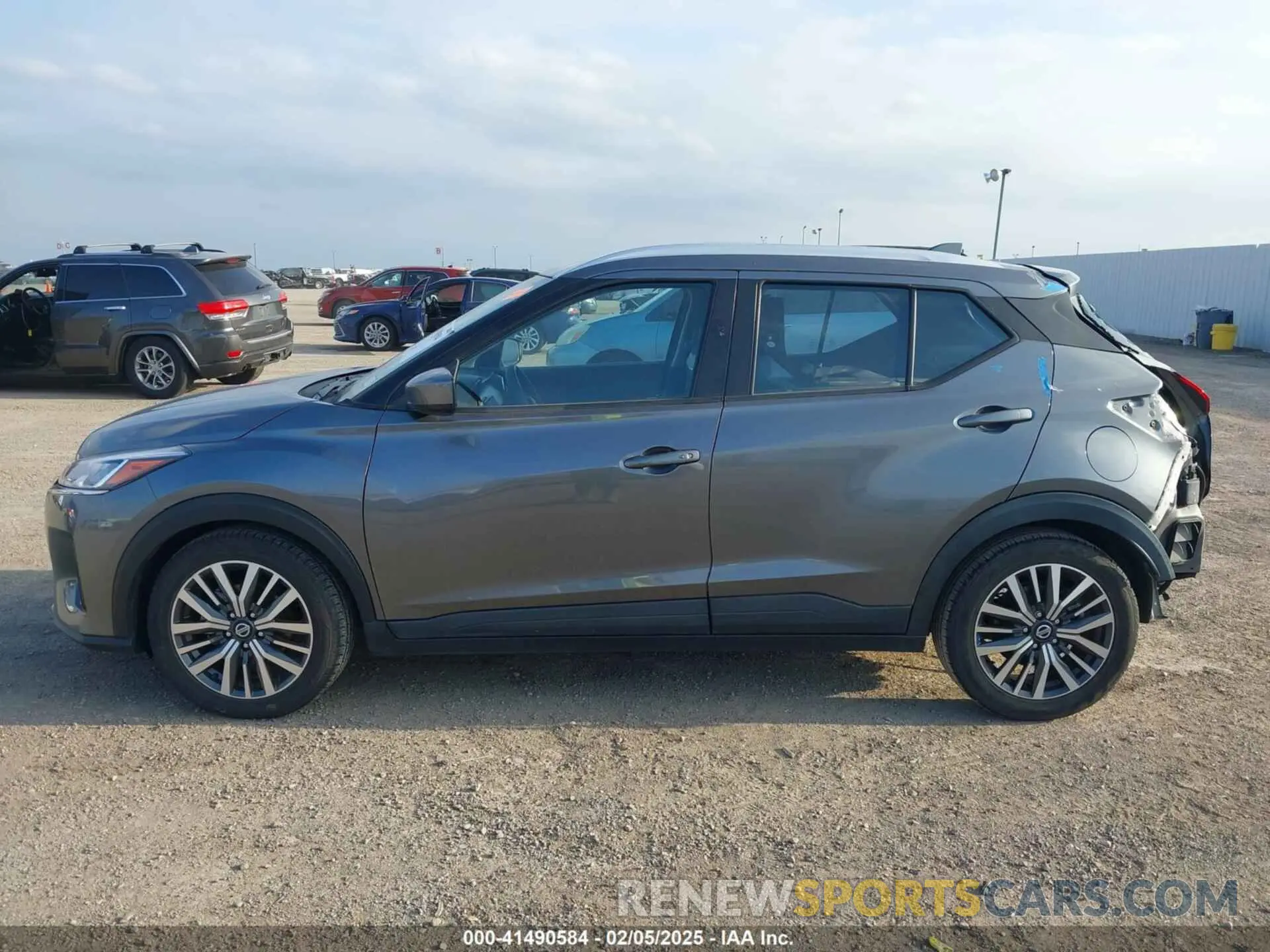 15 Photograph of a damaged car 3N1CP5CV1ML469784 NISSAN KICKS 2021