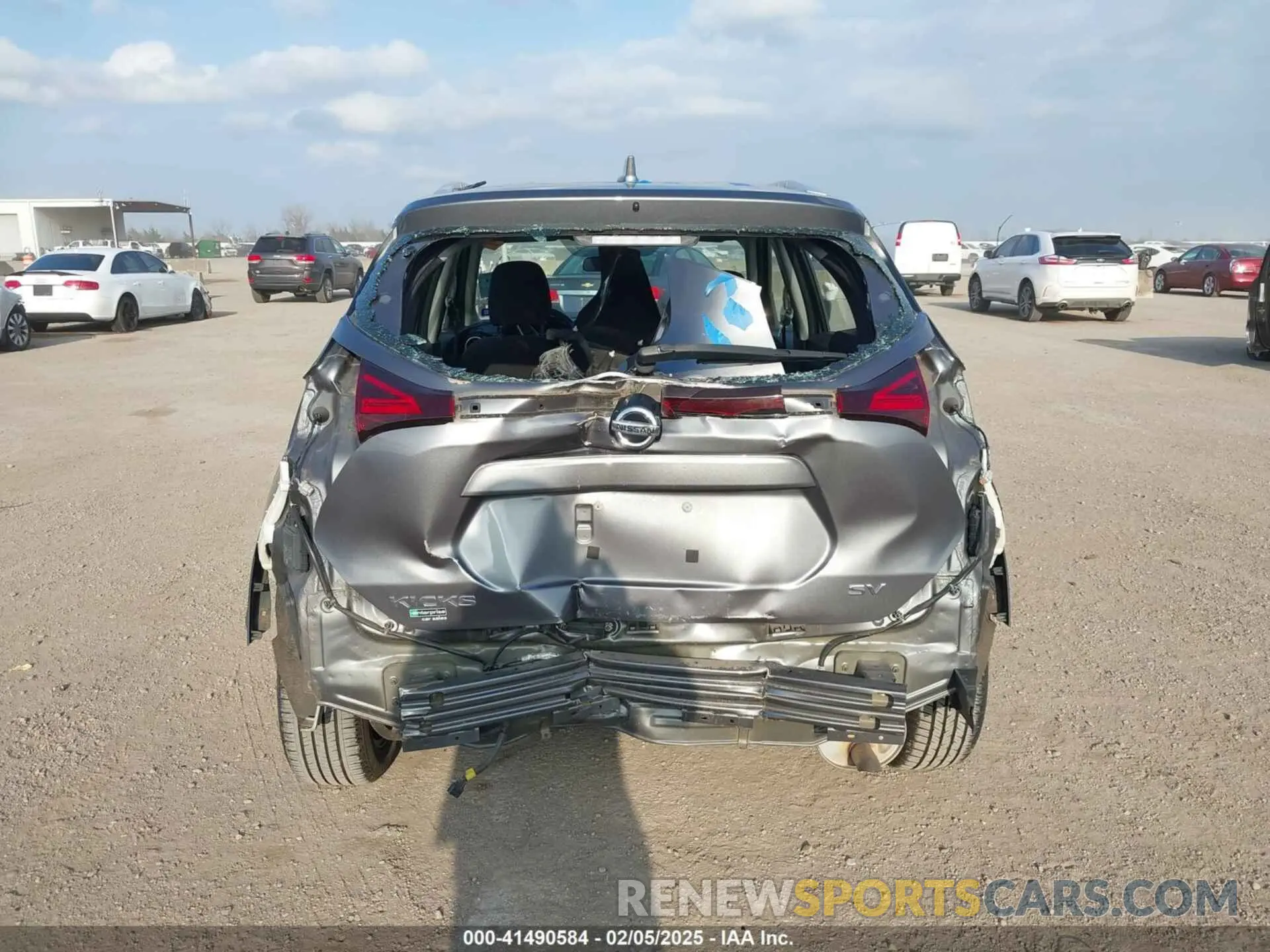17 Photograph of a damaged car 3N1CP5CV1ML469784 NISSAN KICKS 2021
