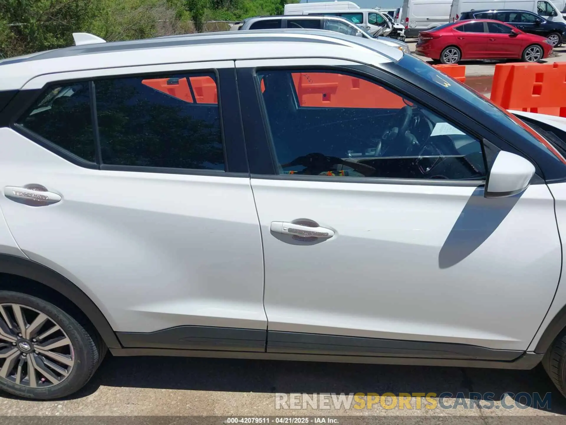 13 Photograph of a damaged car 3N1CP5CV1ML482678 NISSAN KICKS 2021
