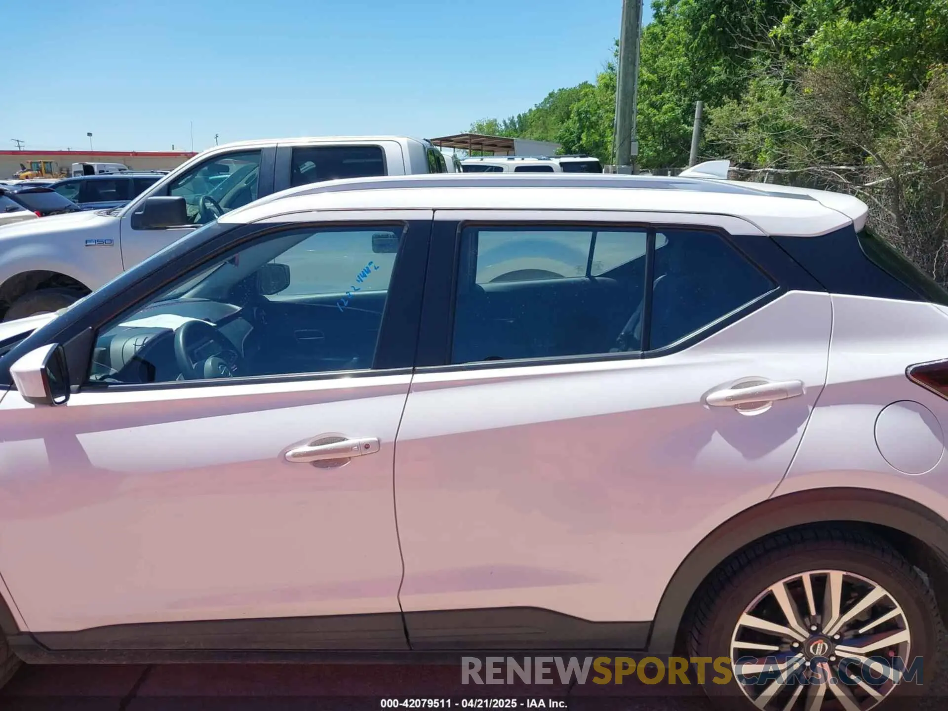 14 Photograph of a damaged car 3N1CP5CV1ML482678 NISSAN KICKS 2021