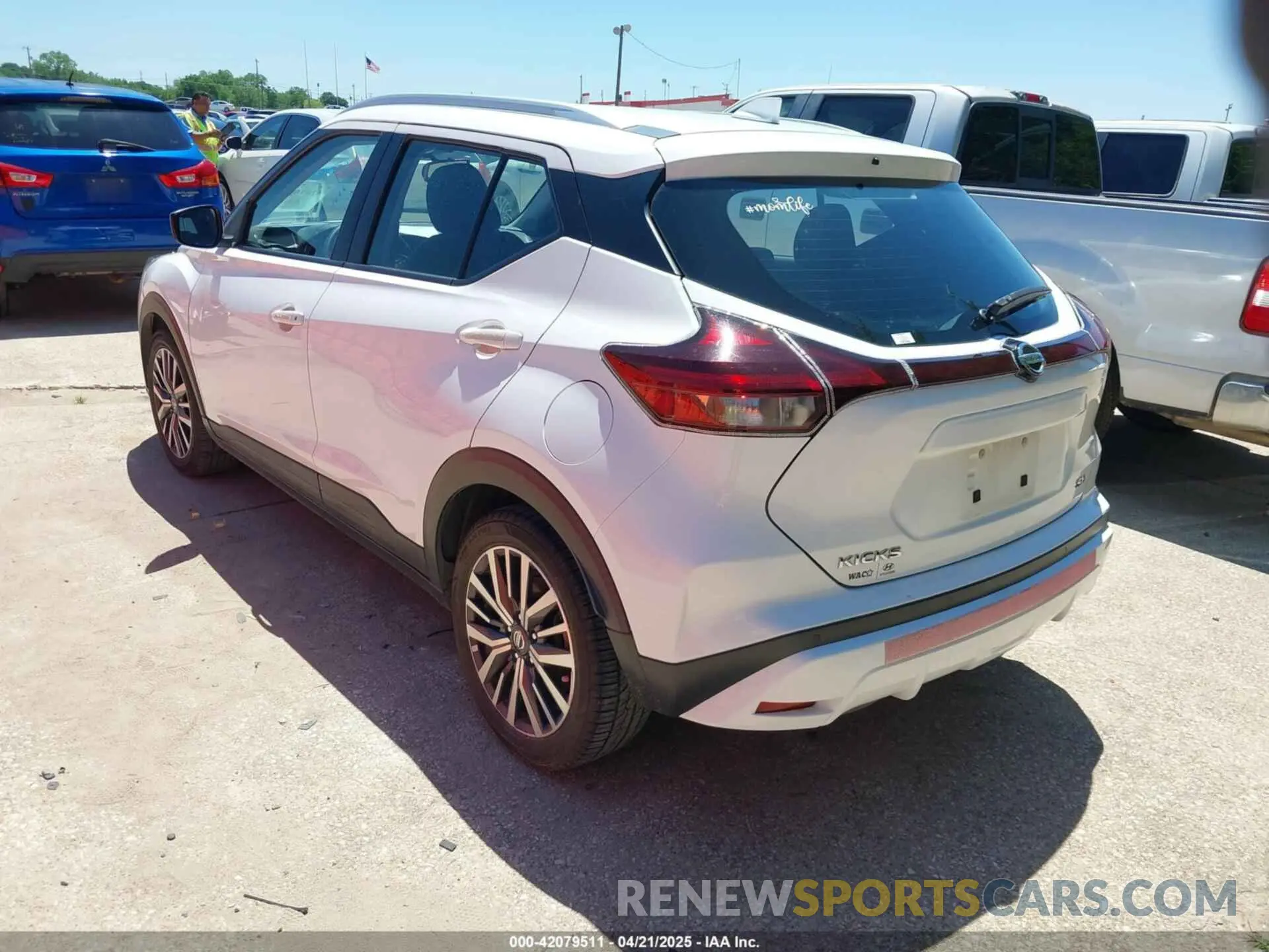 3 Photograph of a damaged car 3N1CP5CV1ML482678 NISSAN KICKS 2021