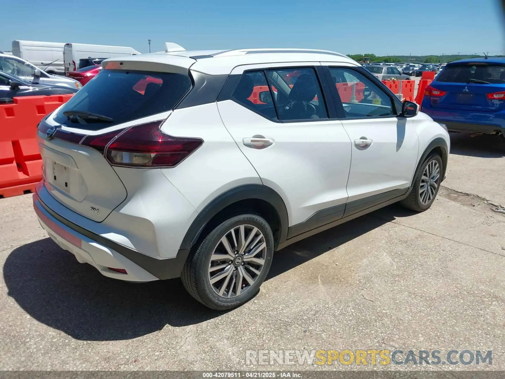 4 Photograph of a damaged car 3N1CP5CV1ML482678 NISSAN KICKS 2021