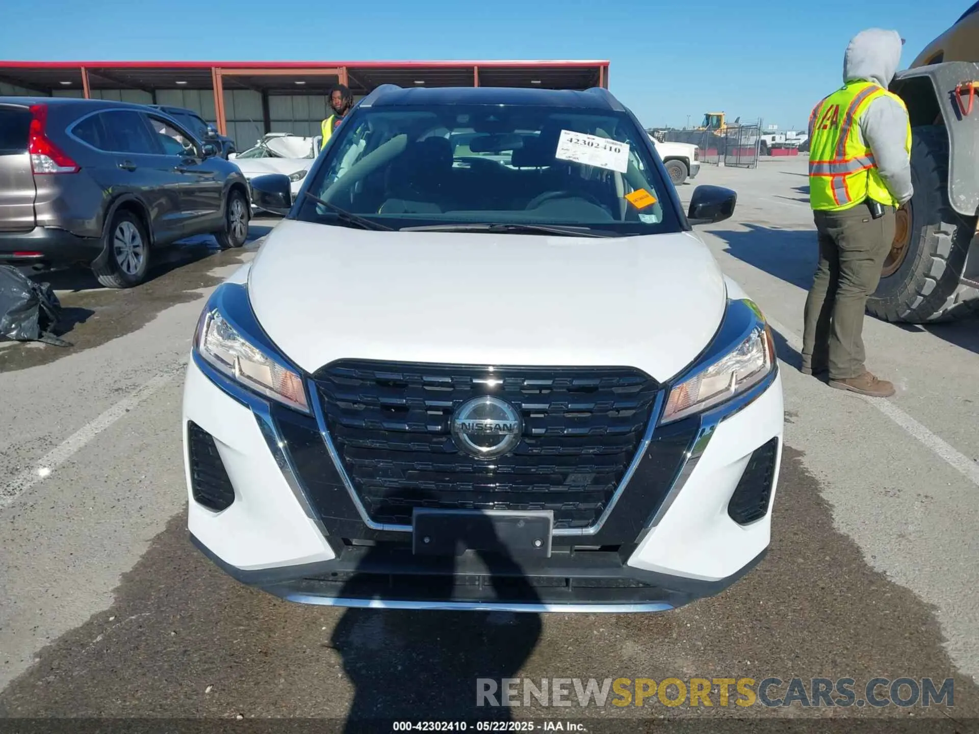 12 Photograph of a damaged car 3N1CP5CV1ML504436 NISSAN KICKS 2021