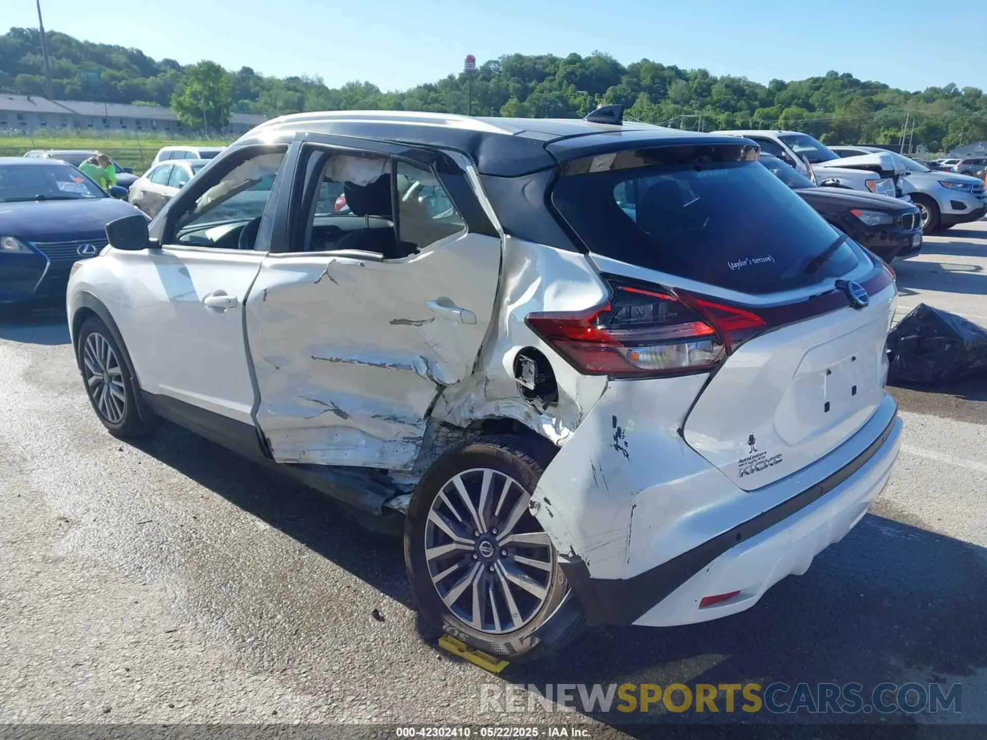 3 Photograph of a damaged car 3N1CP5CV1ML504436 NISSAN KICKS 2021