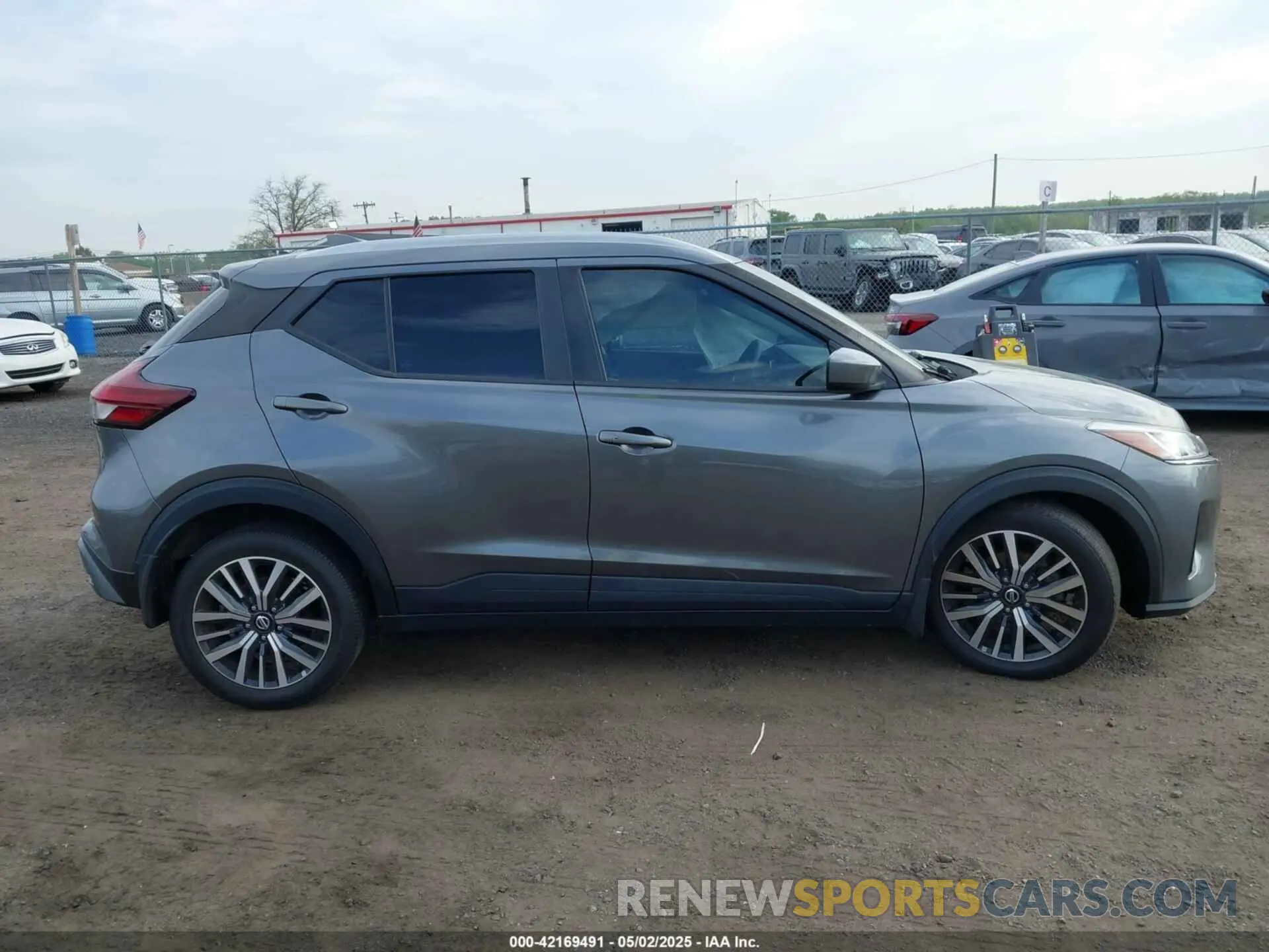 13 Photograph of a damaged car 3N1CP5CV1ML511113 NISSAN KICKS 2021