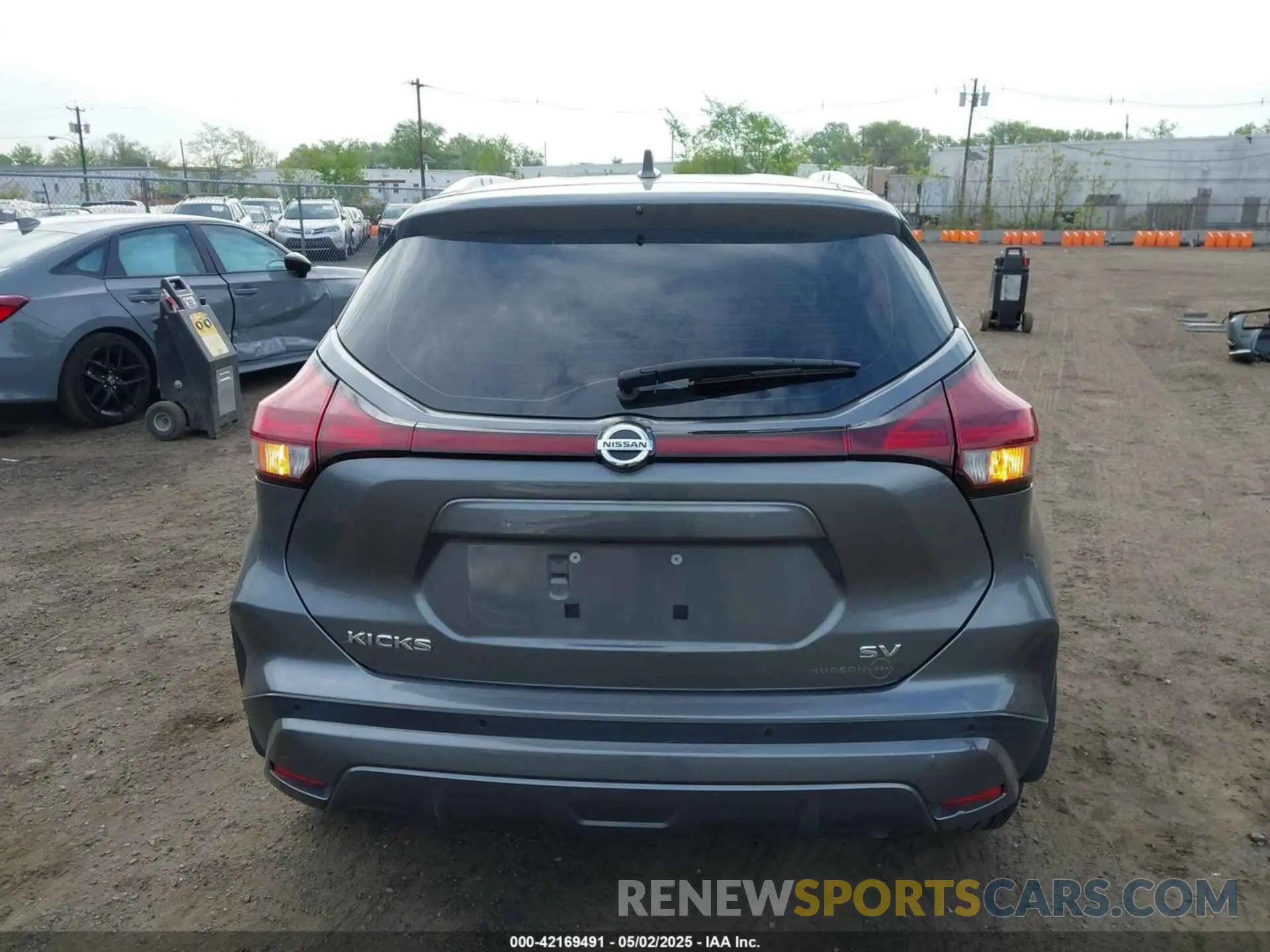 16 Photograph of a damaged car 3N1CP5CV1ML511113 NISSAN KICKS 2021