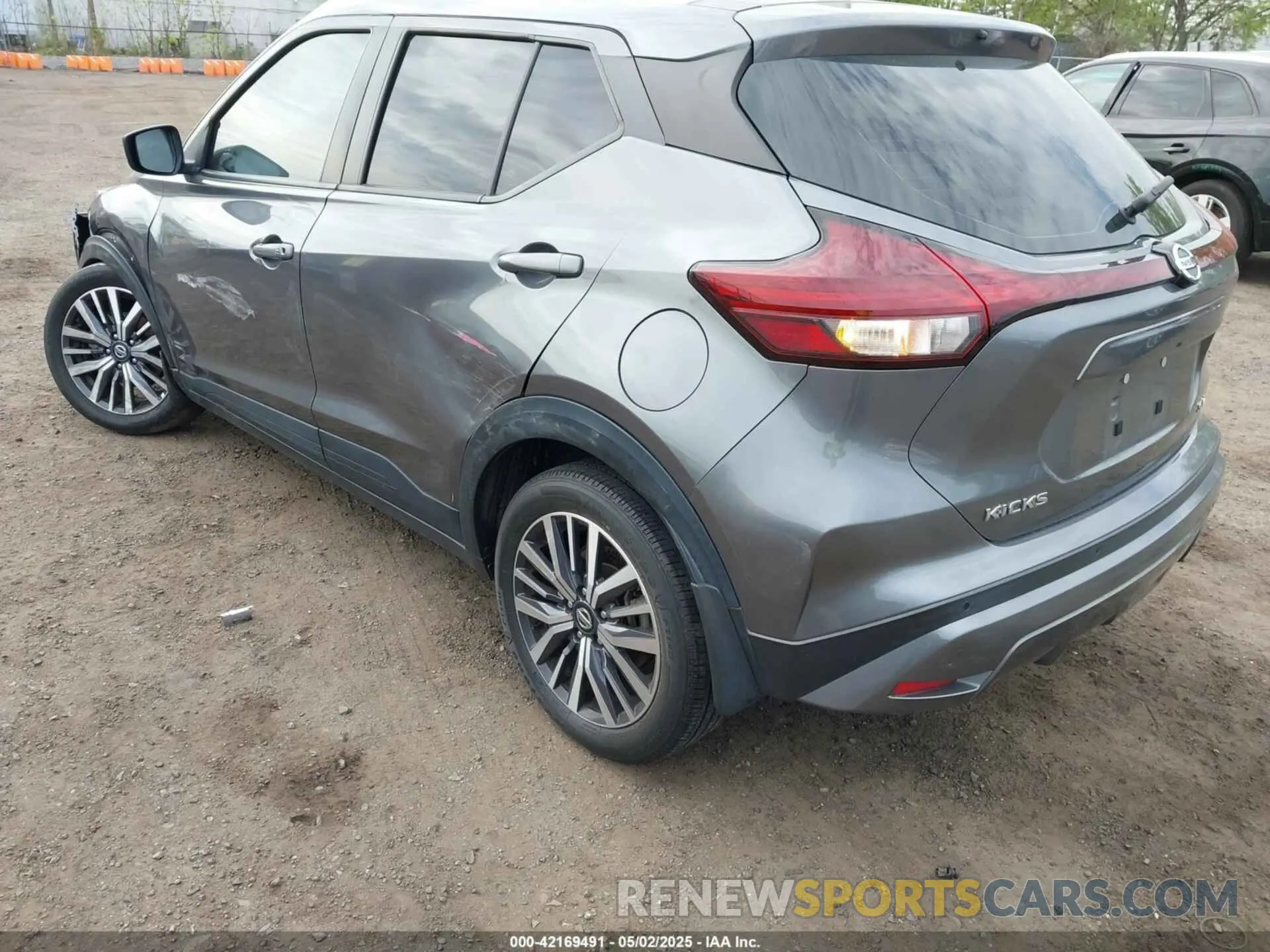3 Photograph of a damaged car 3N1CP5CV1ML511113 NISSAN KICKS 2021