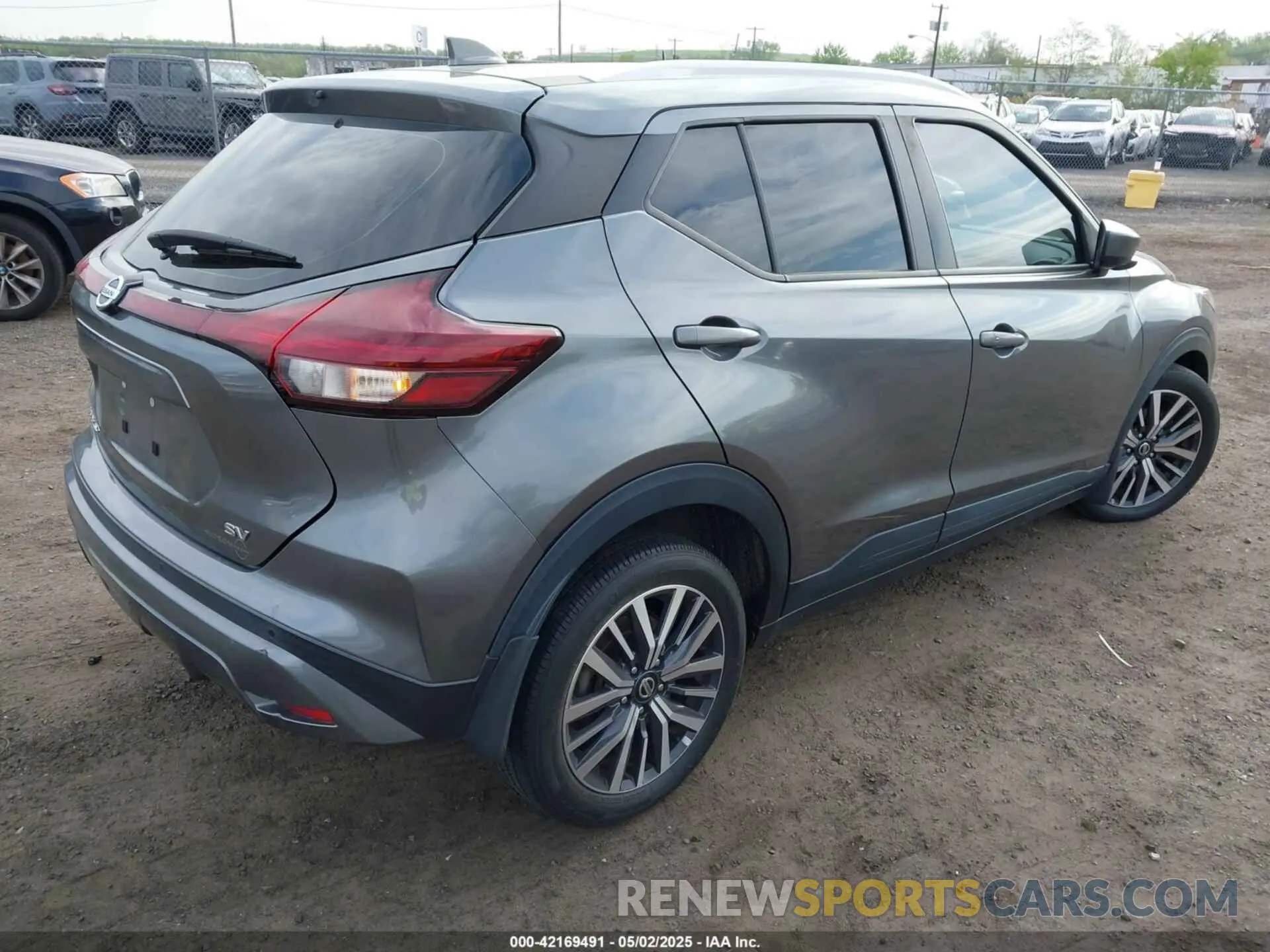 4 Photograph of a damaged car 3N1CP5CV1ML511113 NISSAN KICKS 2021