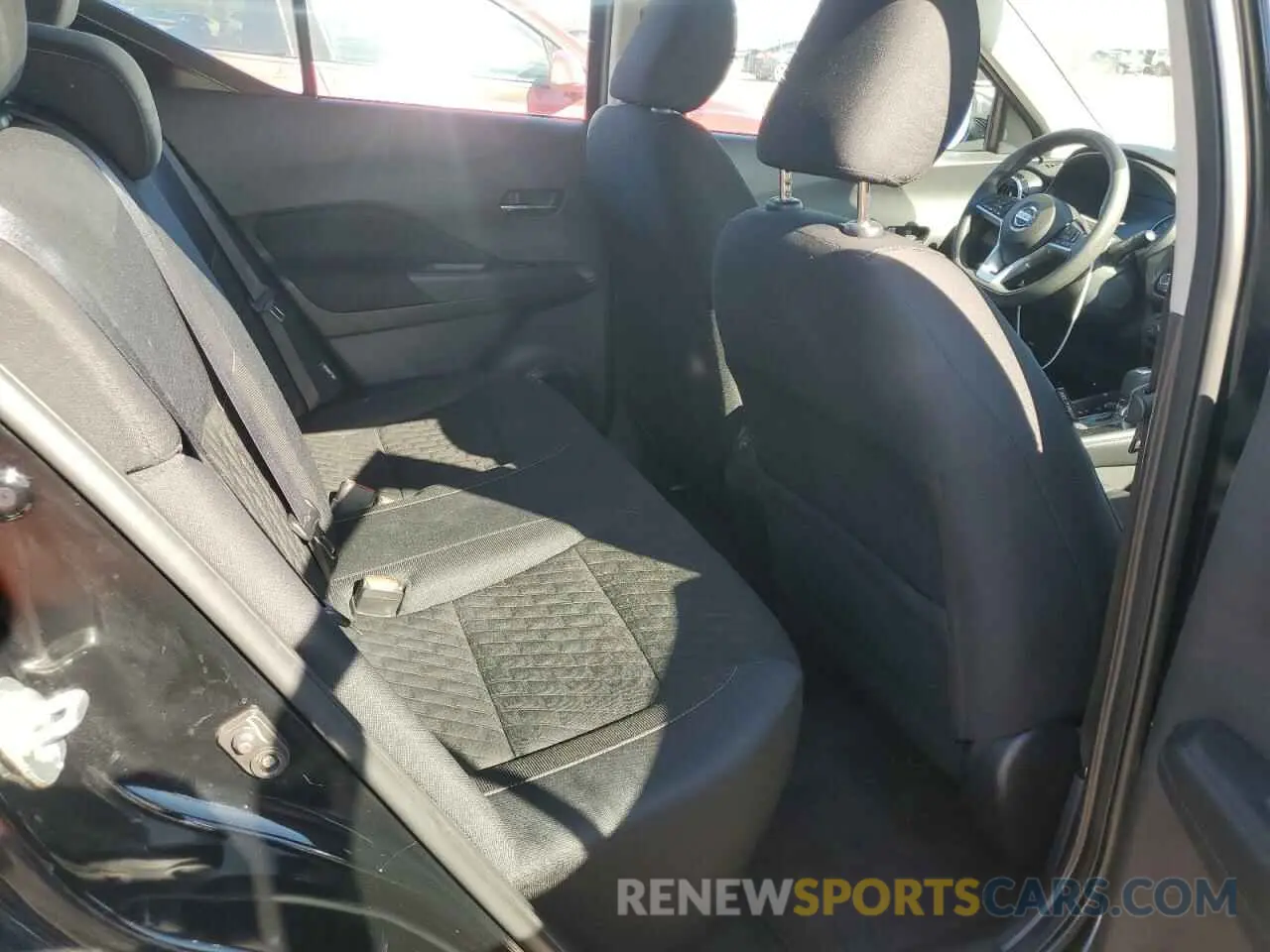 10 Photograph of a damaged car 3N1CP5CV1ML526047 NISSAN KICKS 2021
