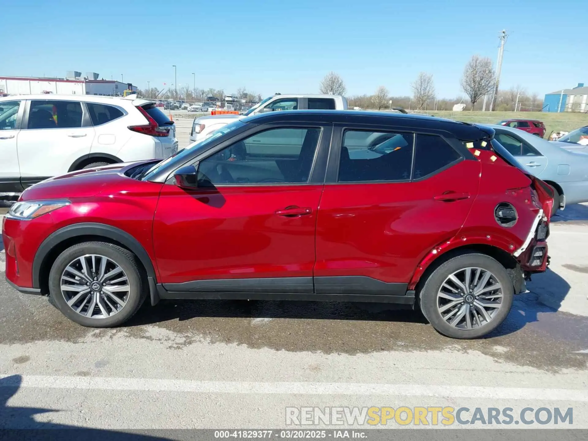 15 Photograph of a damaged car 3N1CP5CV1ML535573 NISSAN KICKS 2021
