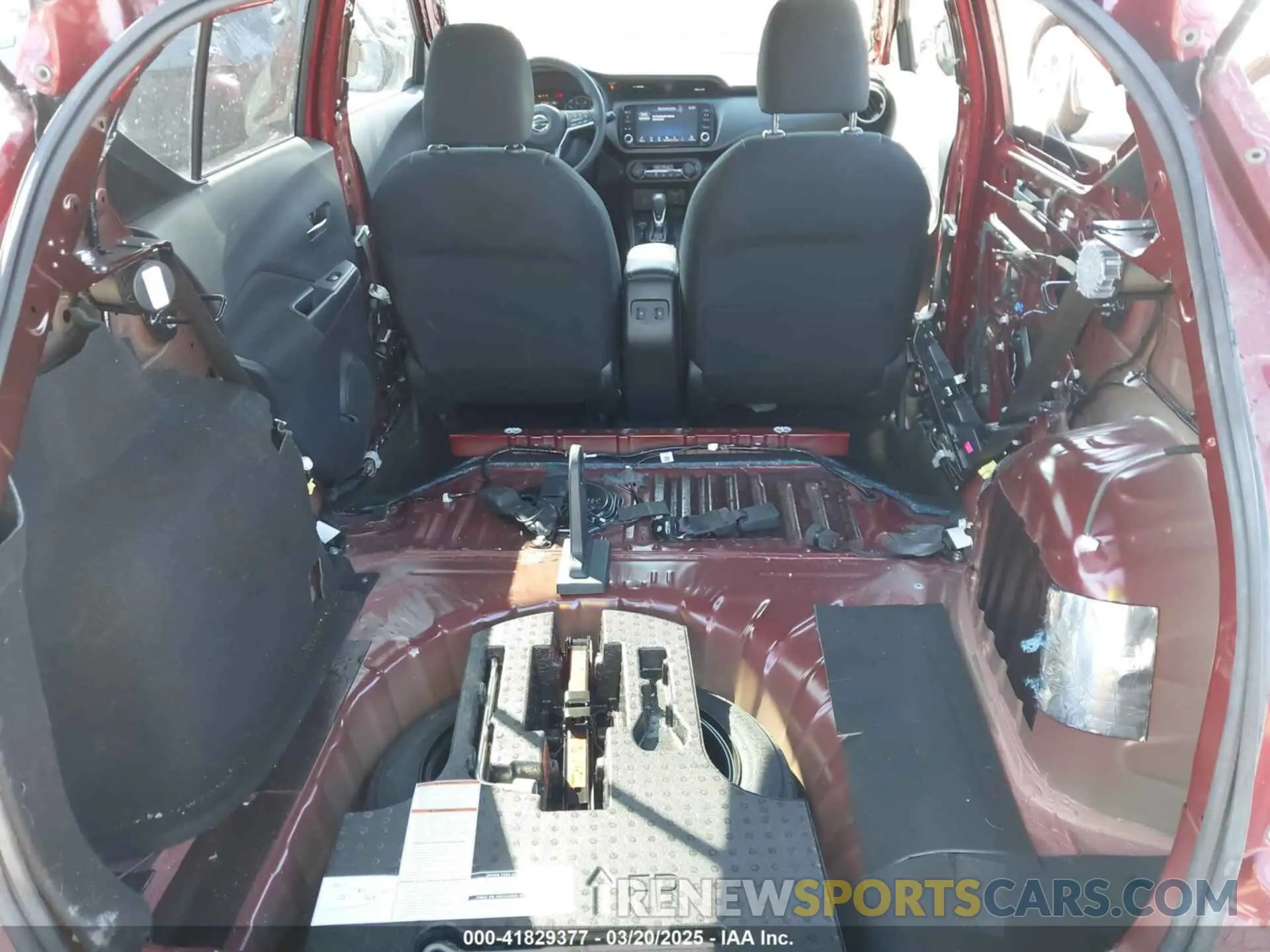 18 Photograph of a damaged car 3N1CP5CV1ML535573 NISSAN KICKS 2021