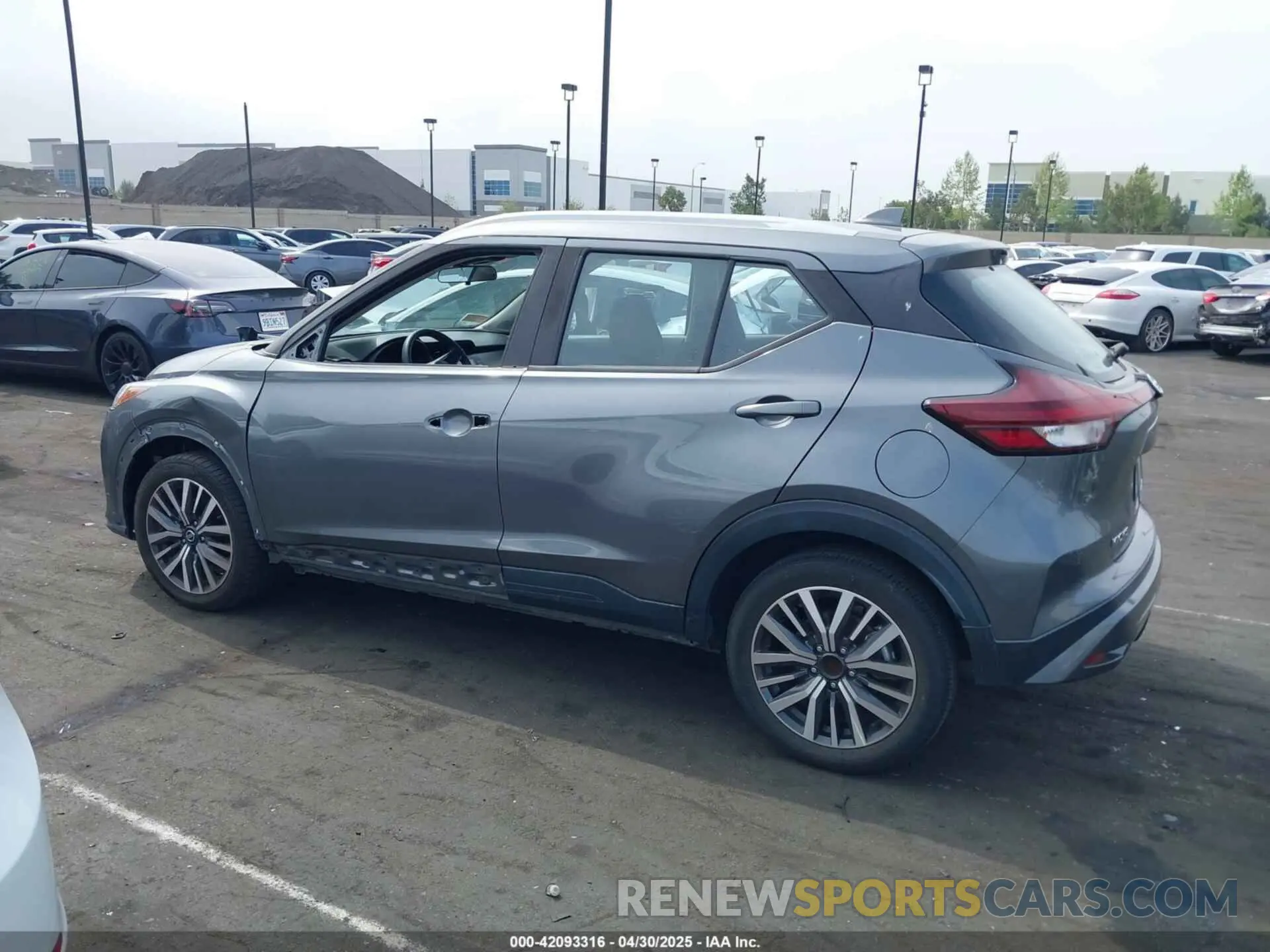 15 Photograph of a damaged car 3N1CP5CV1ML537730 NISSAN KICKS 2021