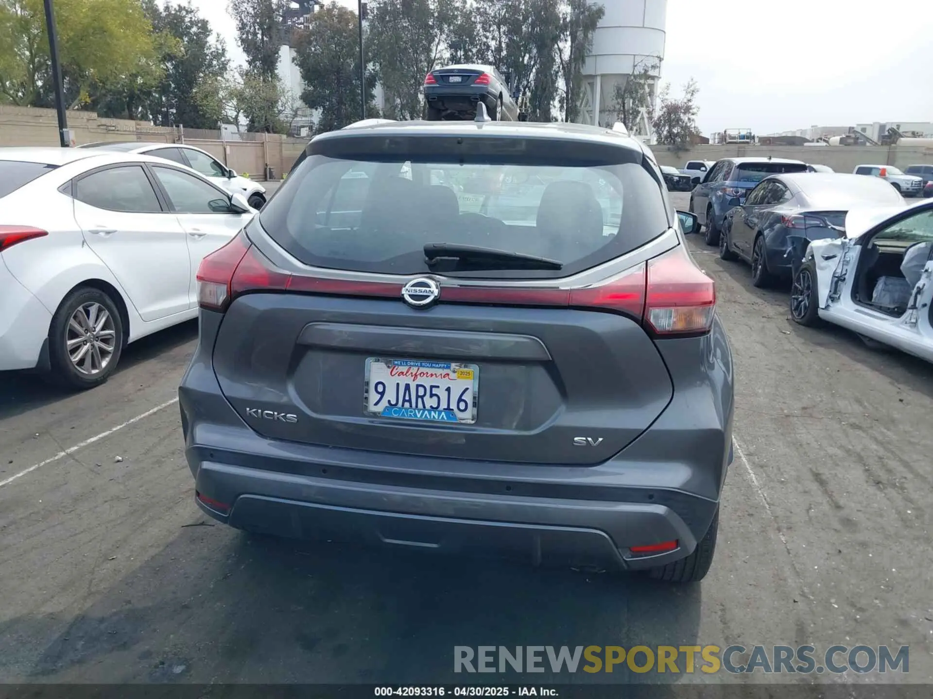 17 Photograph of a damaged car 3N1CP5CV1ML537730 NISSAN KICKS 2021