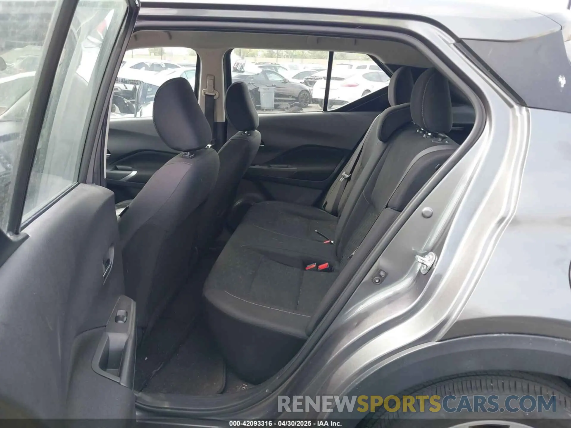 8 Photograph of a damaged car 3N1CP5CV1ML537730 NISSAN KICKS 2021