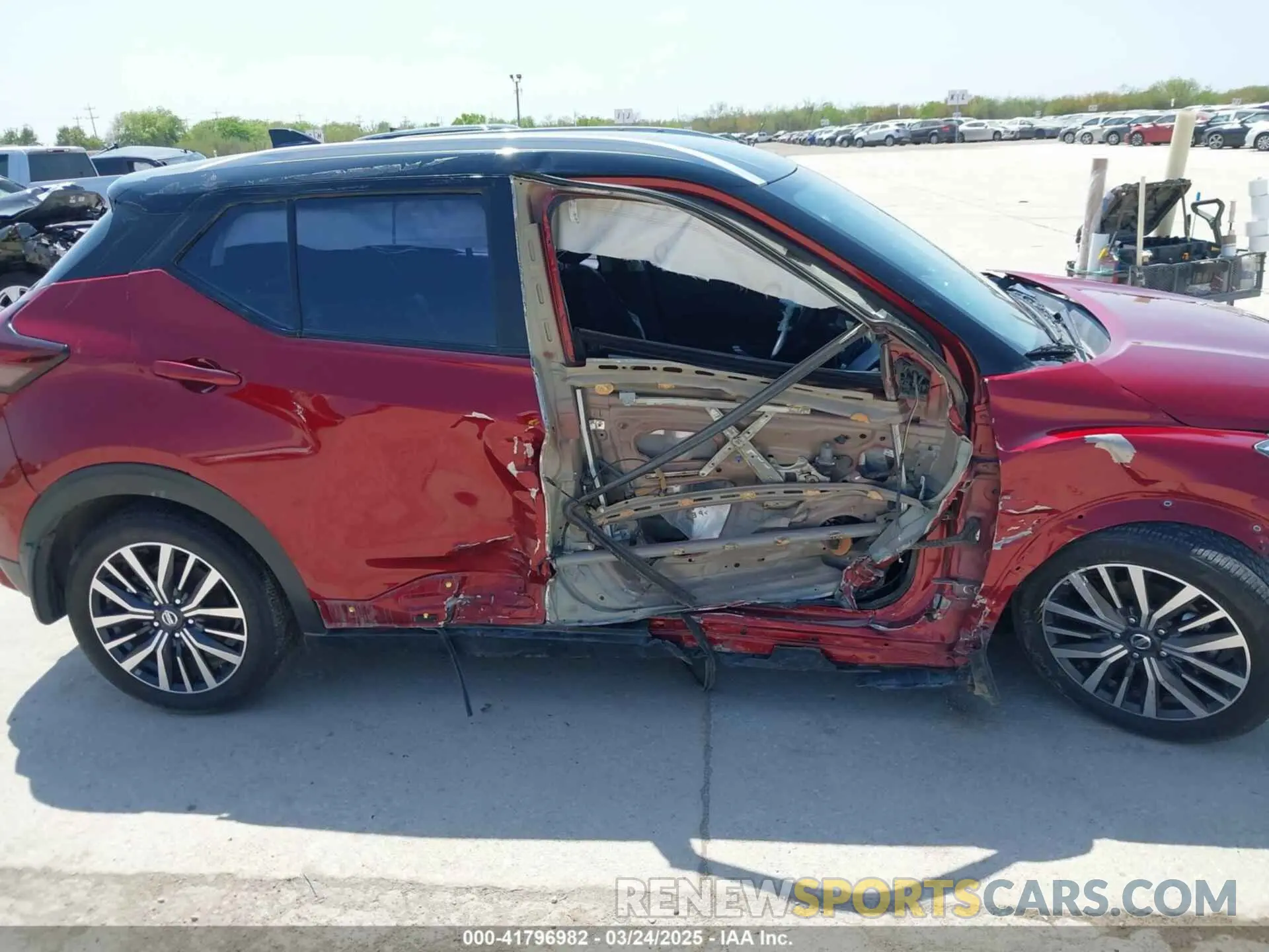 13 Photograph of a damaged car 3N1CP5CV1ML555189 NISSAN KICKS 2021