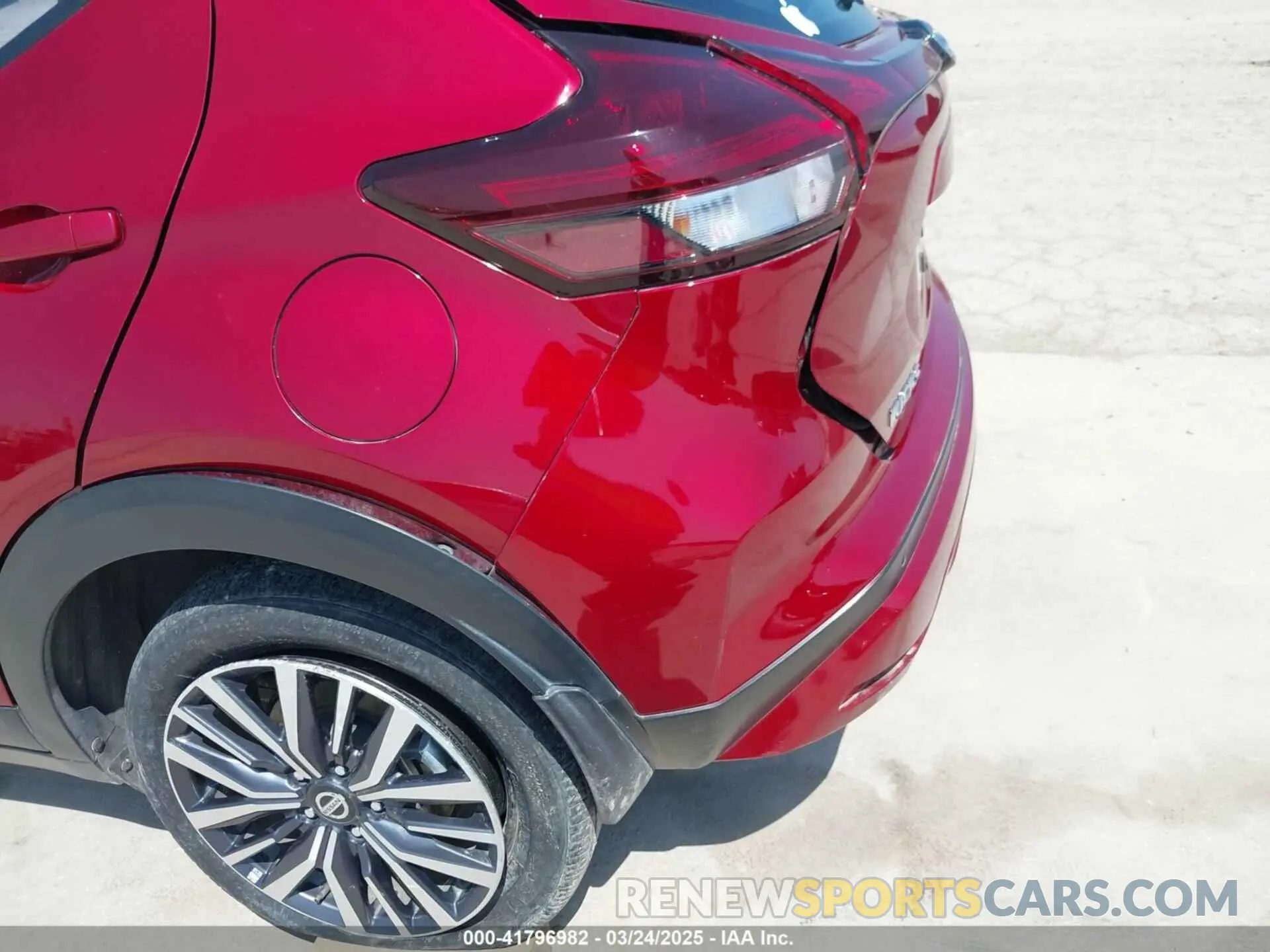 19 Photograph of a damaged car 3N1CP5CV1ML555189 NISSAN KICKS 2021