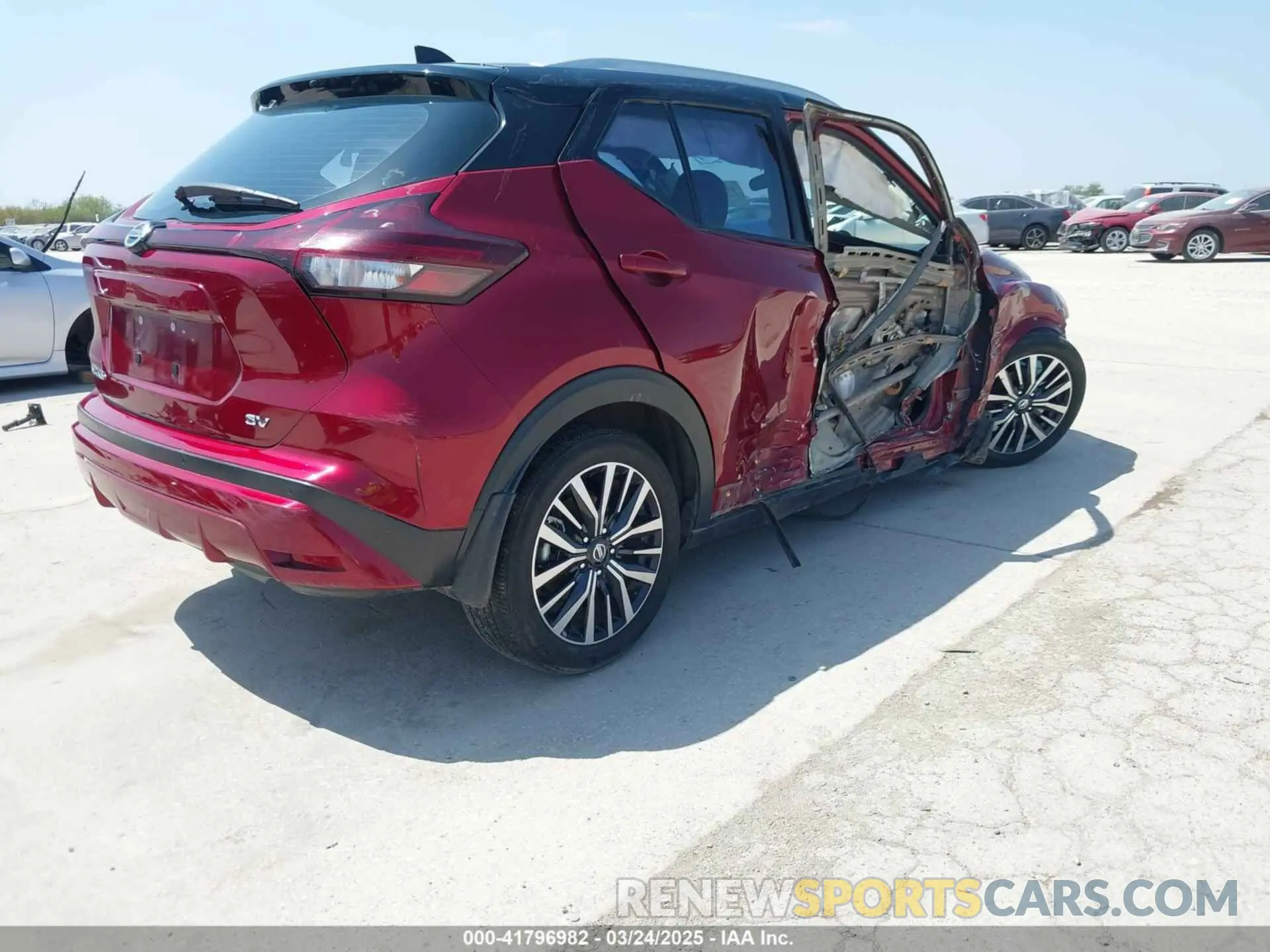 4 Photograph of a damaged car 3N1CP5CV1ML555189 NISSAN KICKS 2021