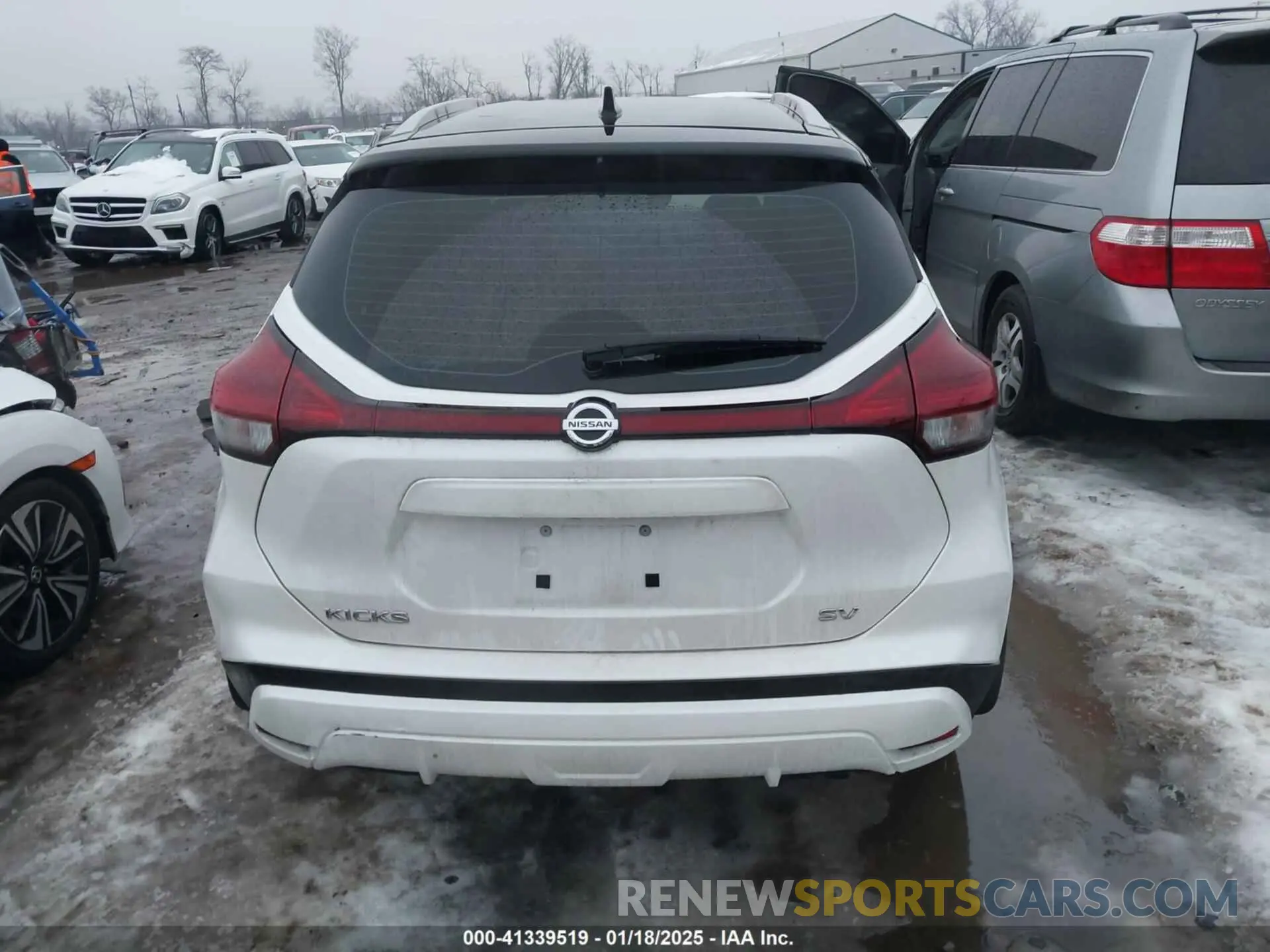 16 Photograph of a damaged car 3N1CP5CV1ML565415 NISSAN KICKS 2021