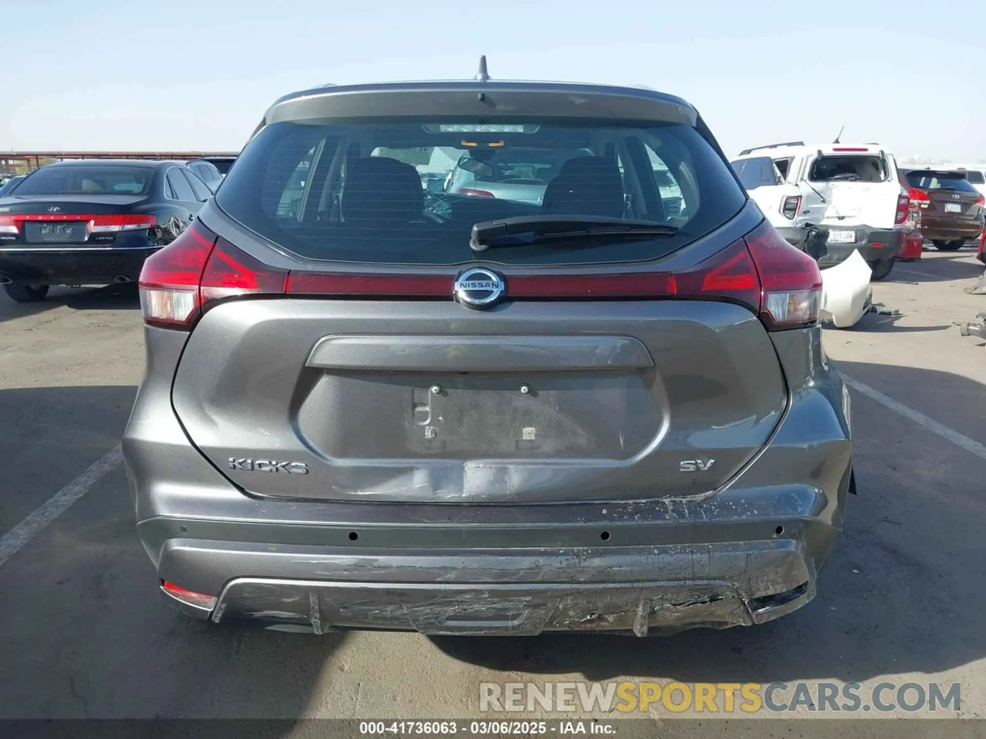 17 Photograph of a damaged car 3N1CP5CV2ML477506 NISSAN KICKS 2021