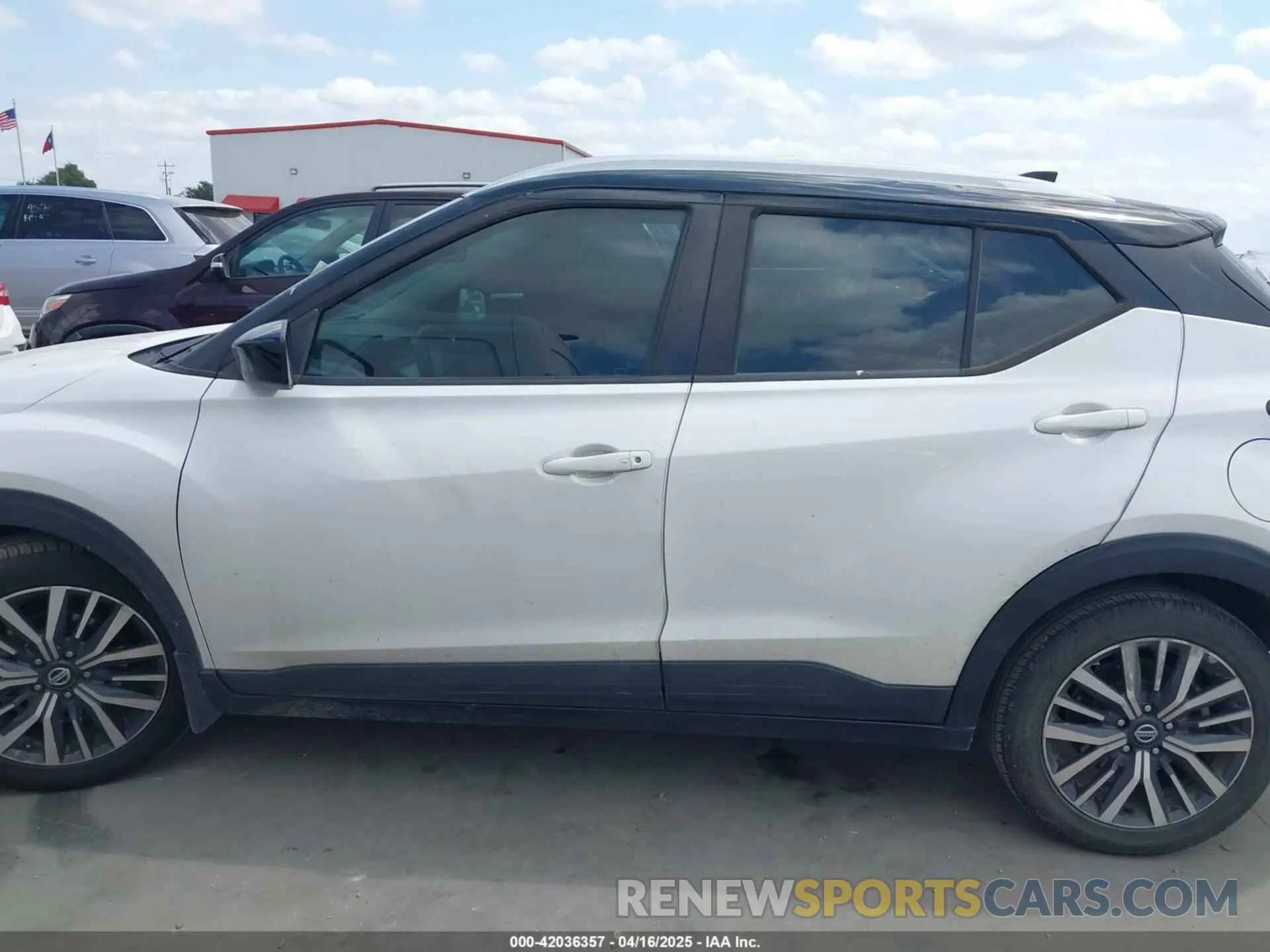 14 Photograph of a damaged car 3N1CP5CV2ML482561 NISSAN KICKS 2021
