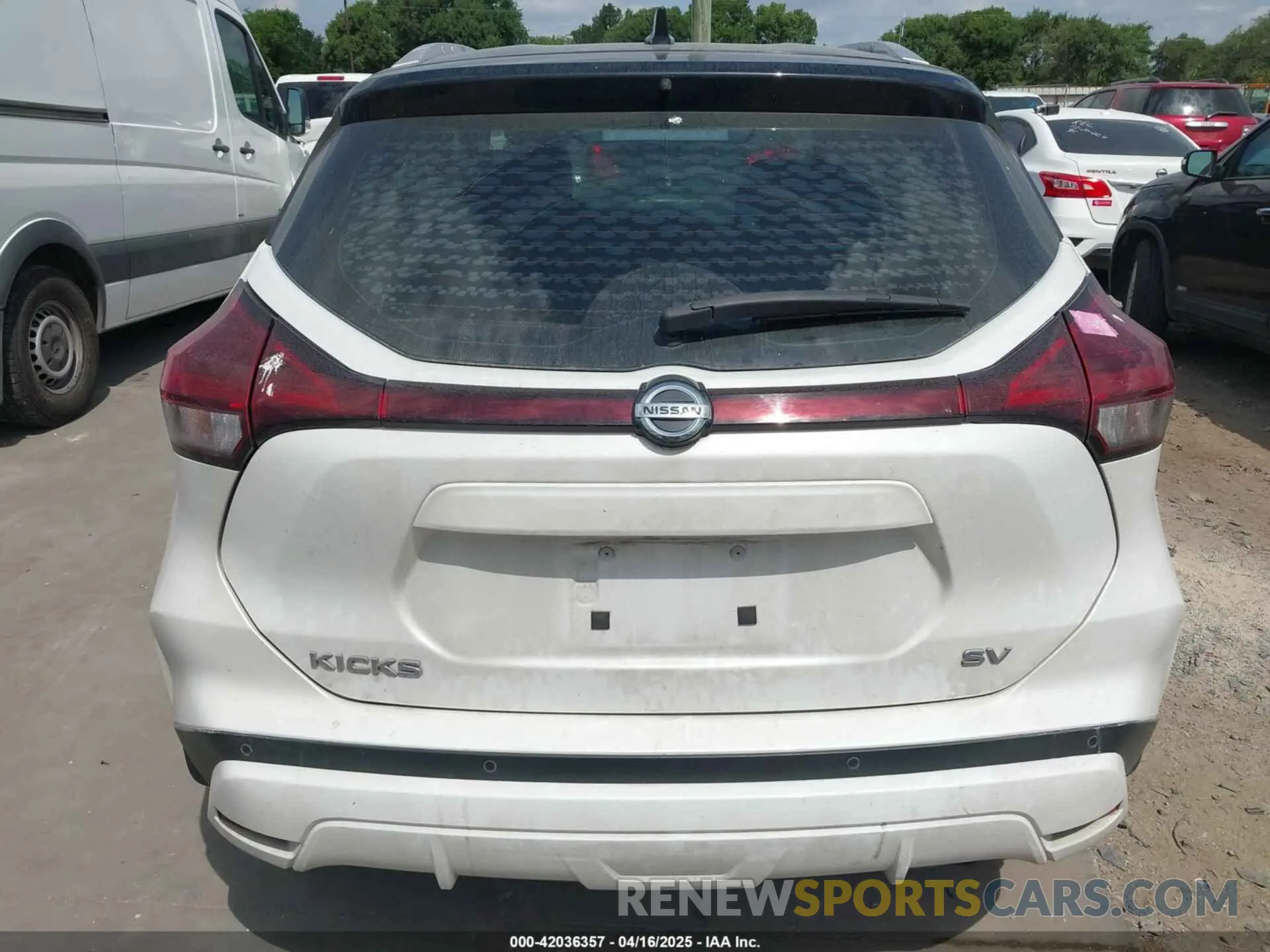 16 Photograph of a damaged car 3N1CP5CV2ML482561 NISSAN KICKS 2021