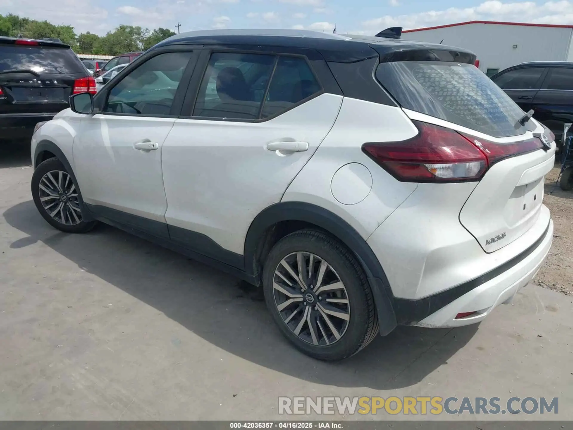 3 Photograph of a damaged car 3N1CP5CV2ML482561 NISSAN KICKS 2021