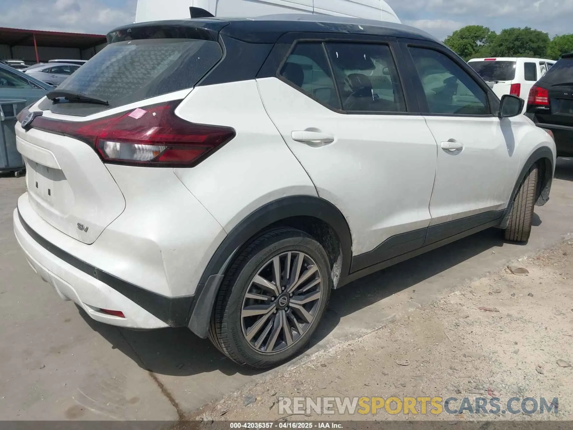 4 Photograph of a damaged car 3N1CP5CV2ML482561 NISSAN KICKS 2021