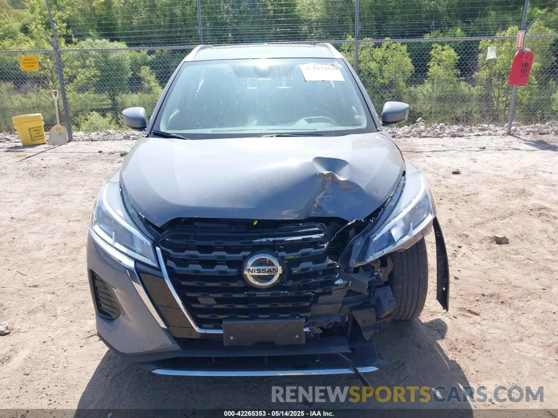 12 Photograph of a damaged car 3N1CP5CV2ML522086 NISSAN KICKS 2021