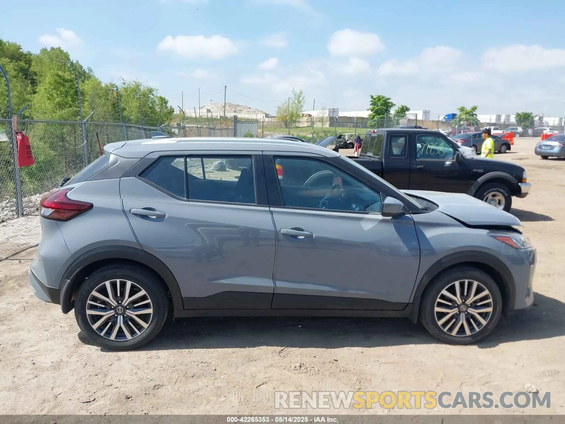 13 Photograph of a damaged car 3N1CP5CV2ML522086 NISSAN KICKS 2021